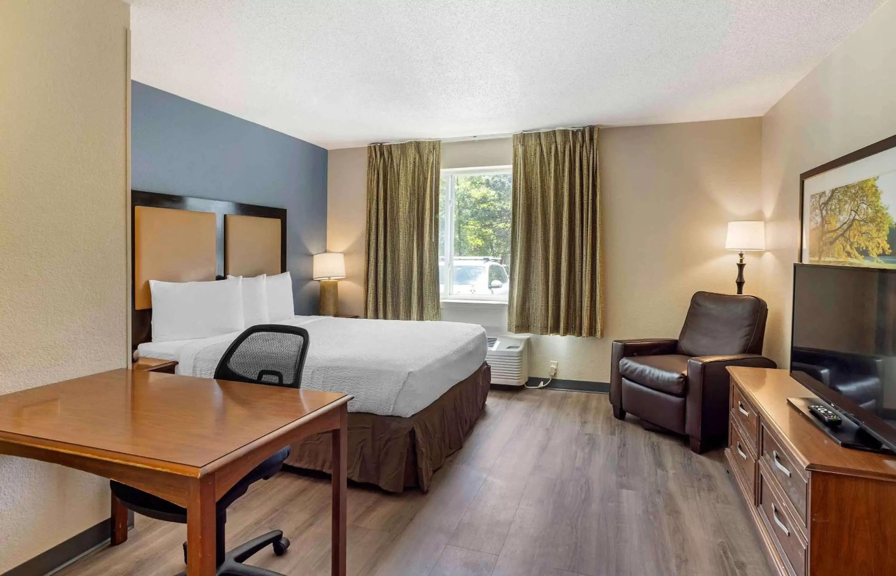 Bedroom in Extended Stay America Suites - Philadelphia - Mt Laurel - Pacilli Place
