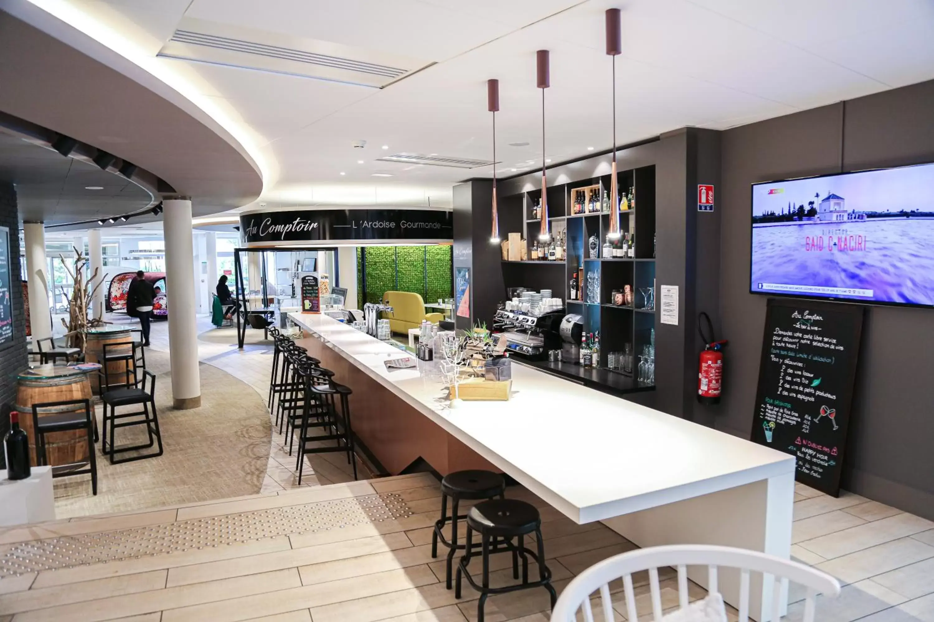 Lounge or bar, Restaurant/Places to Eat in Novotel Resort & Spa Biarritz Anglet