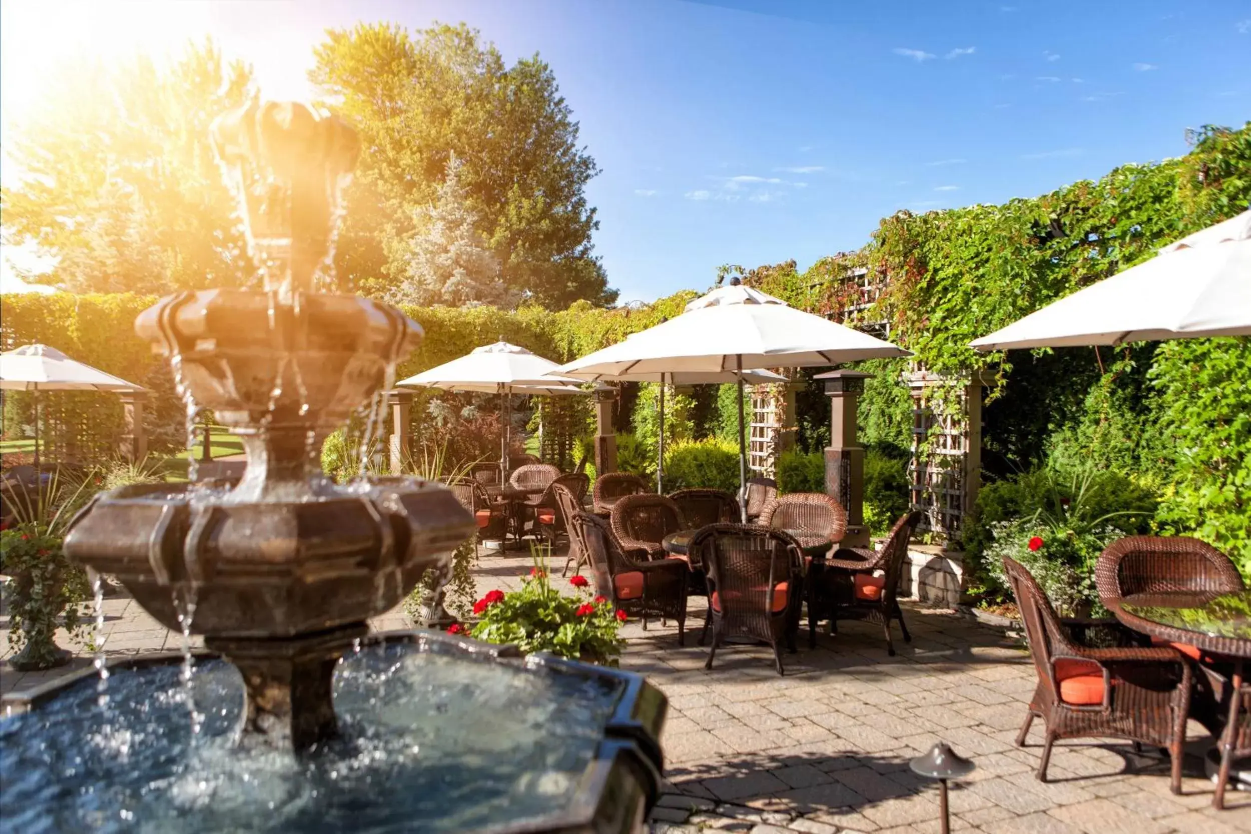 Patio, Restaurant/Places to Eat in Auberge Godefroy