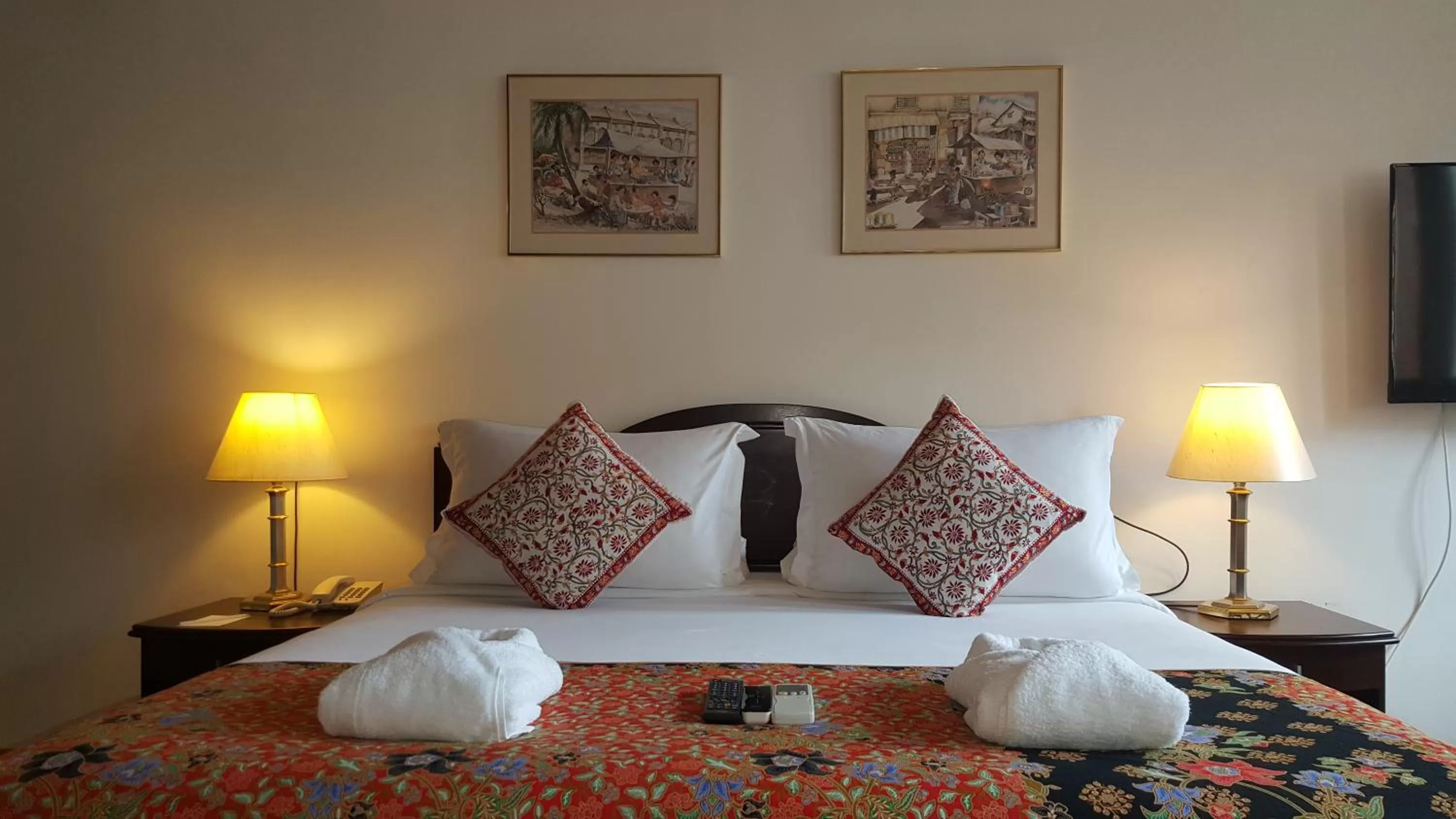 Bed in Heeren Straits Hotel