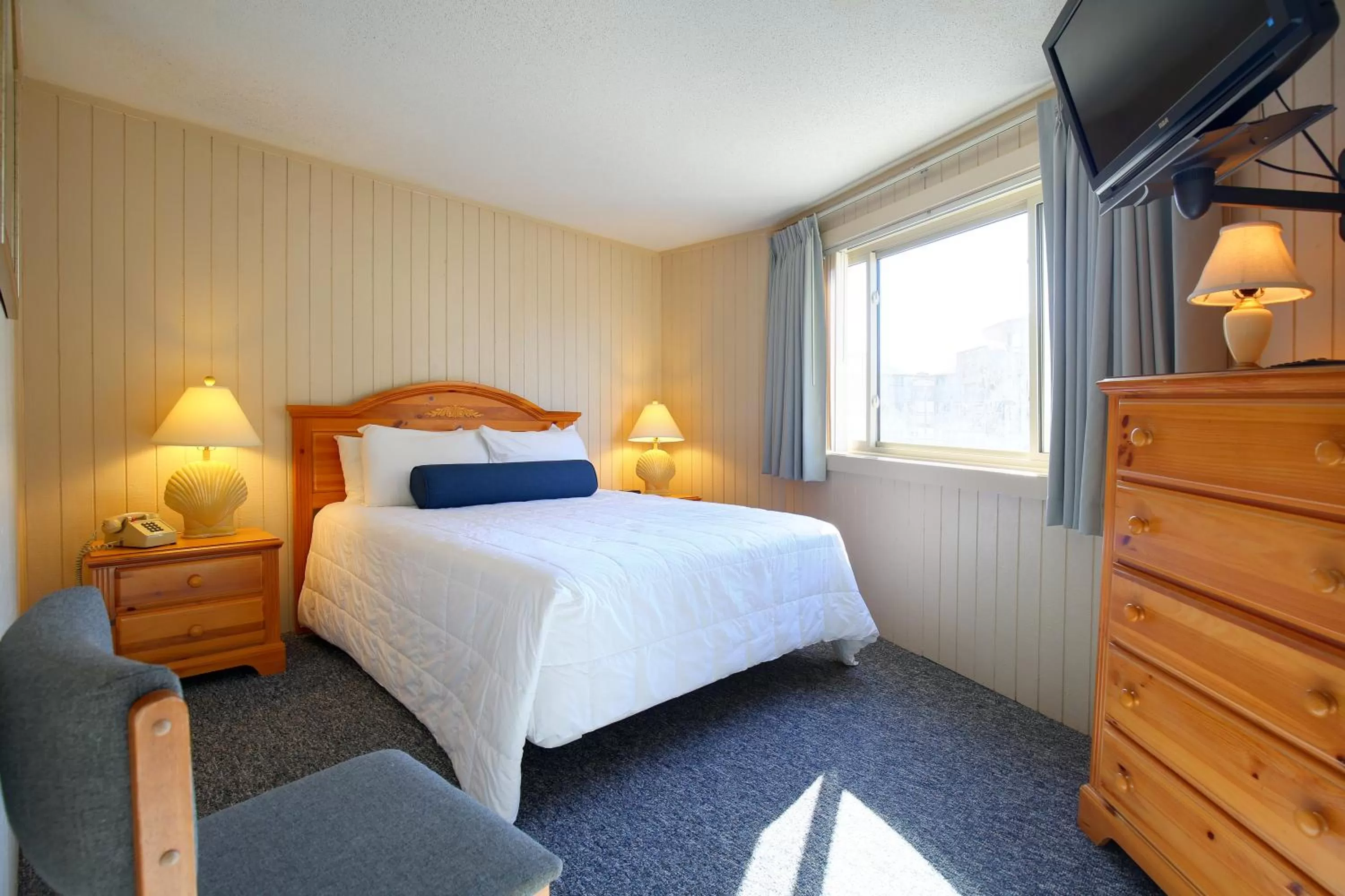 Bedroom, Bed in Outer Banks Beach Club
