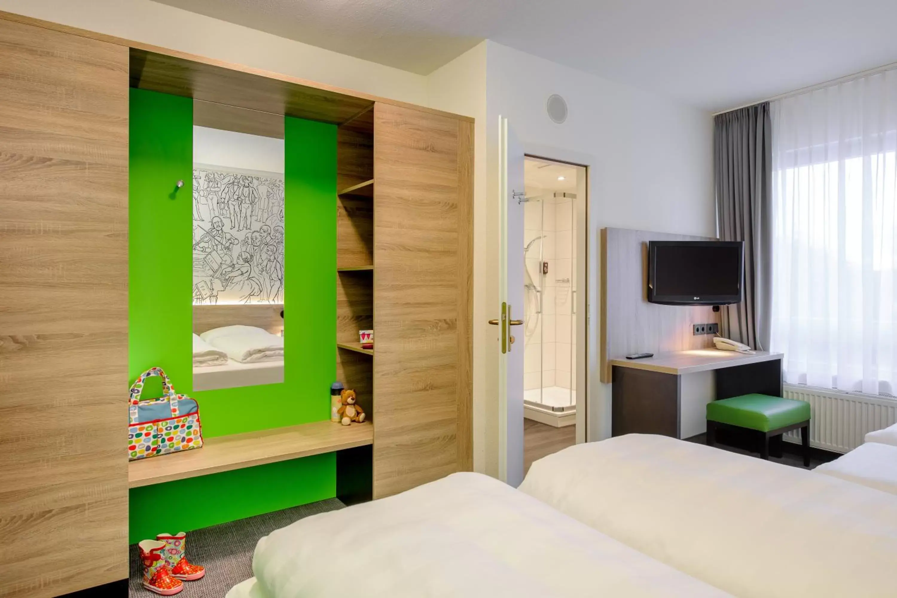 Photo of the whole room, Bed in ibis Styles Halle