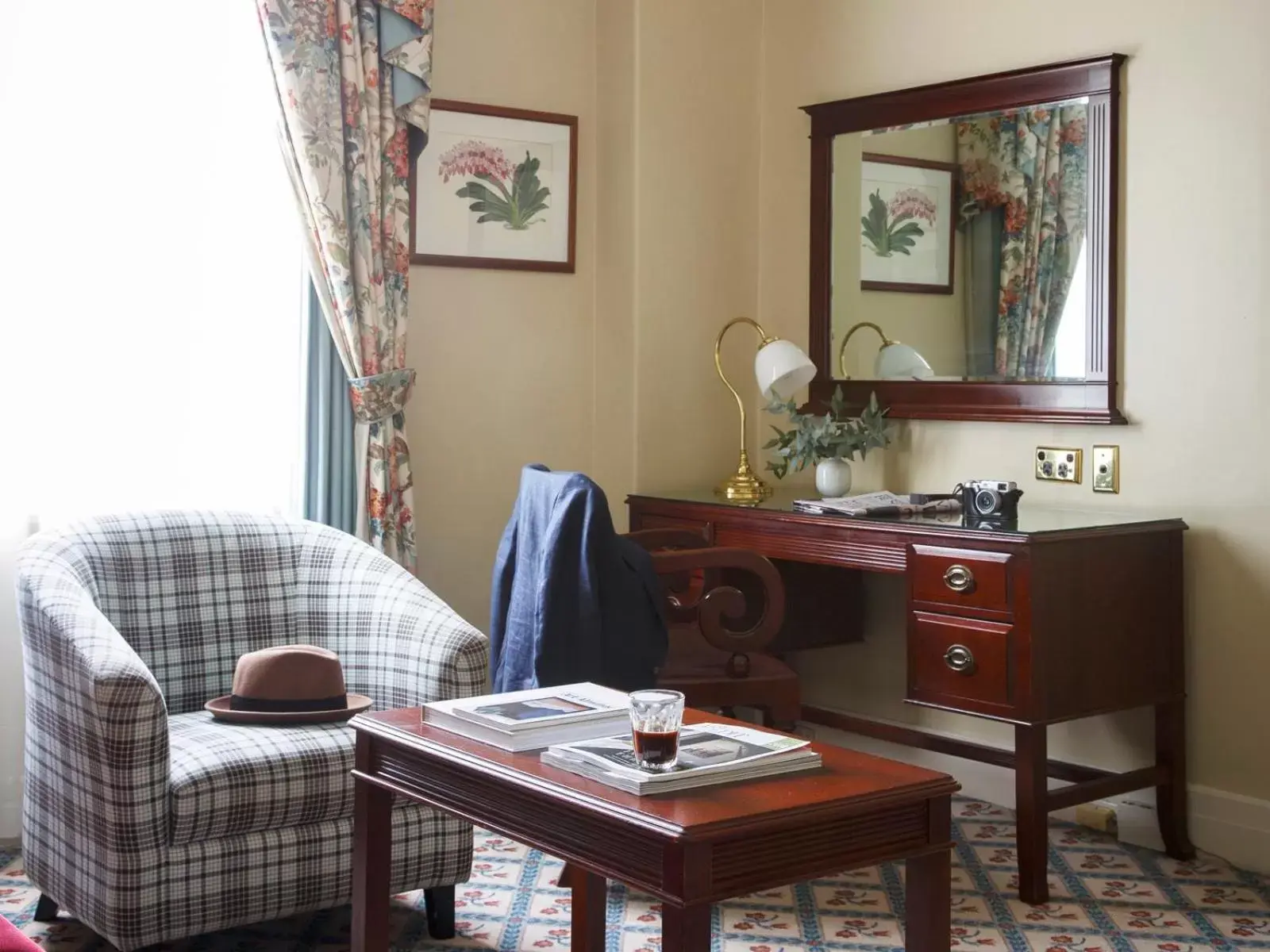 Coffee/tea facilities, Seating Area in The Hotel Windsor