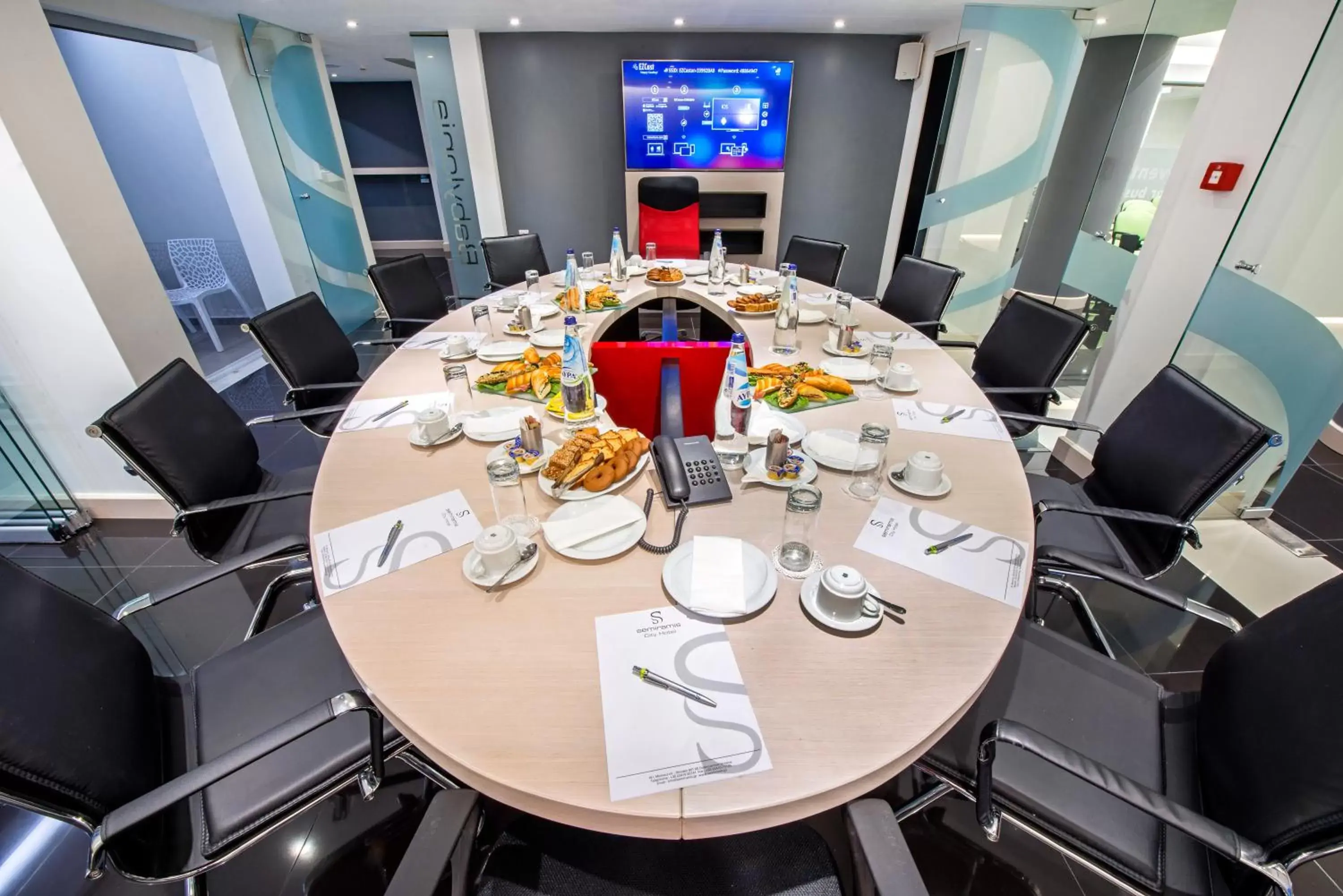 Meeting/conference room, Restaurant/Places to Eat in Semiramis City Hotel