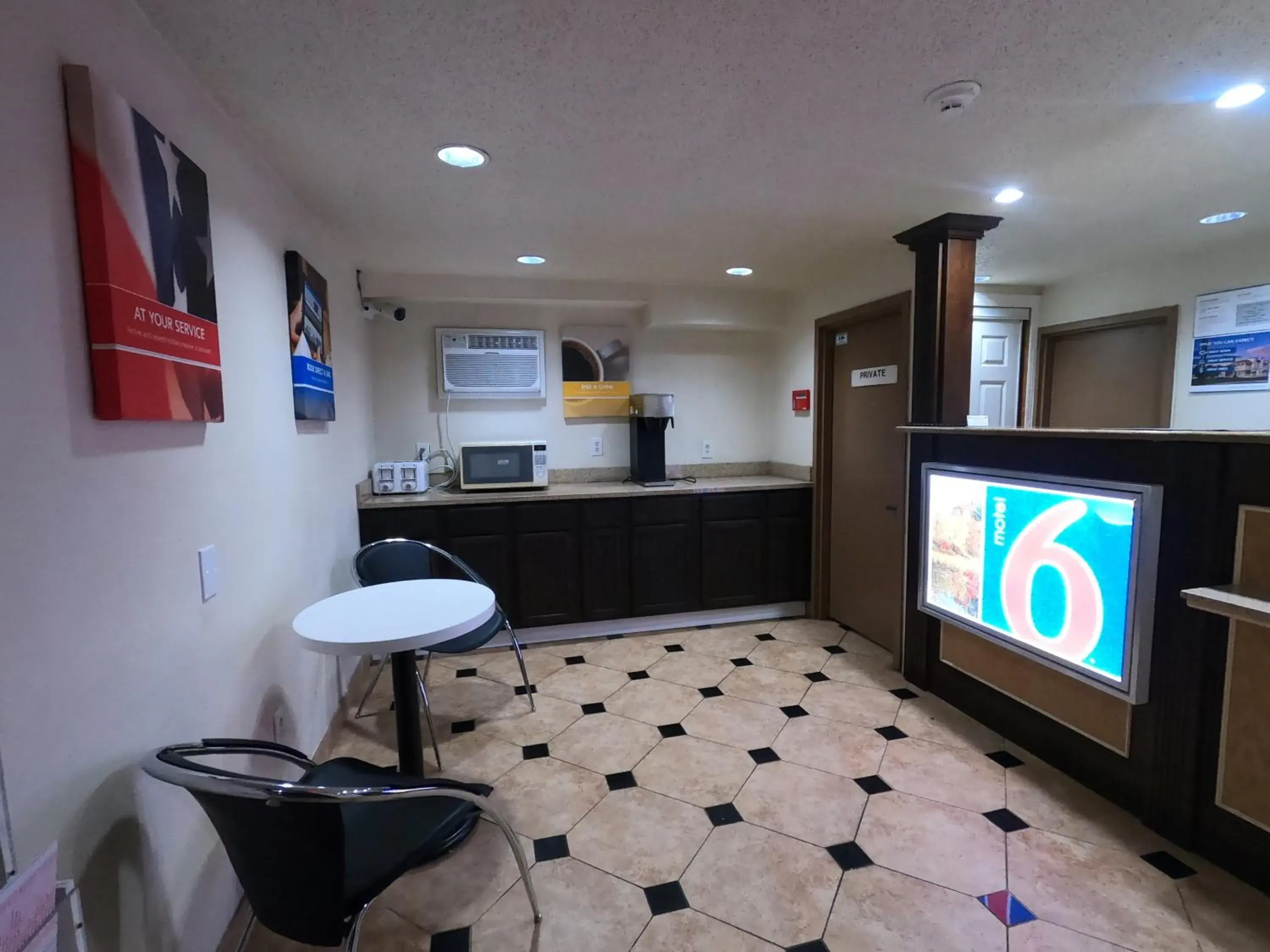 Lobby or reception, TV/Entertainment Center in Motel 6-Toms River, NJ
