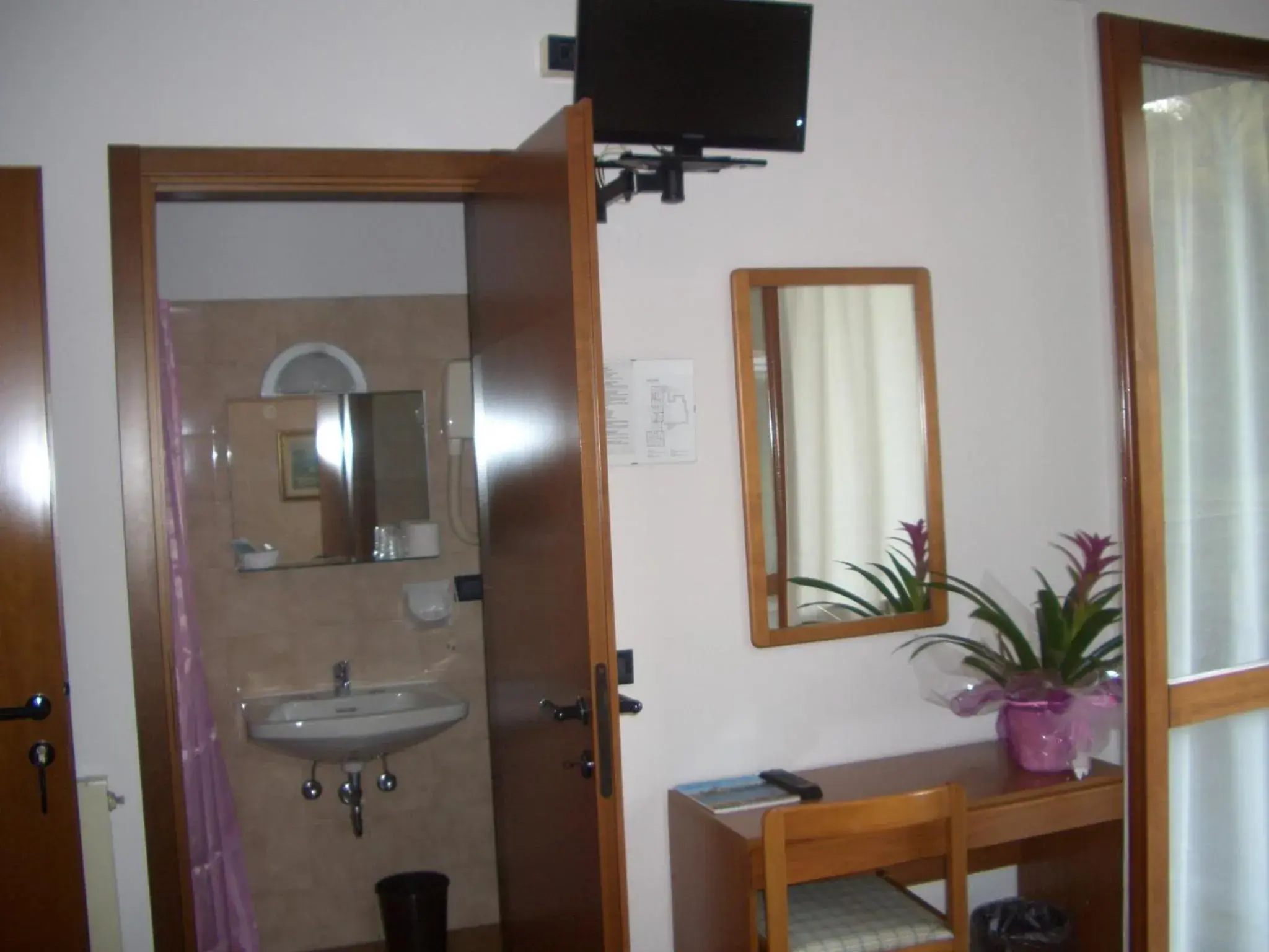 Bathroom in Albergo Il Castellino