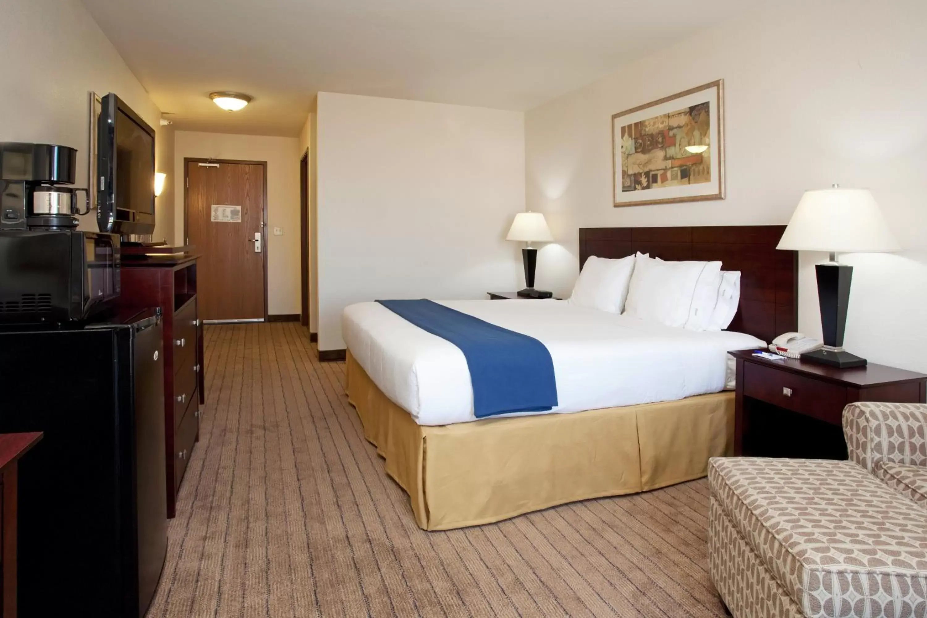 Photo of the whole room, Bed in Holiday Inn Express & Suites Buffalo, an IHG Hotel