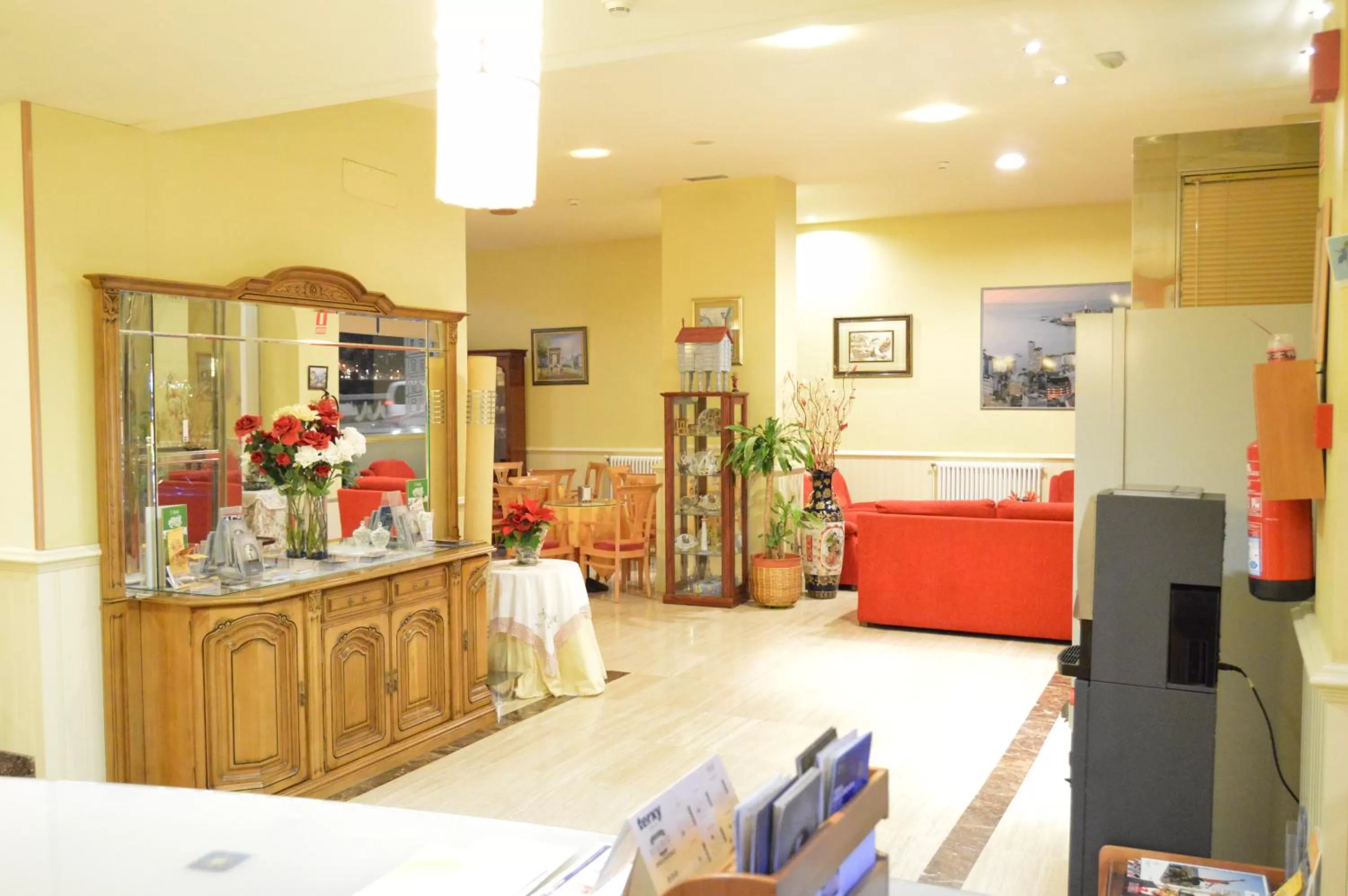 Lobby or reception in Hotel Cristal 2