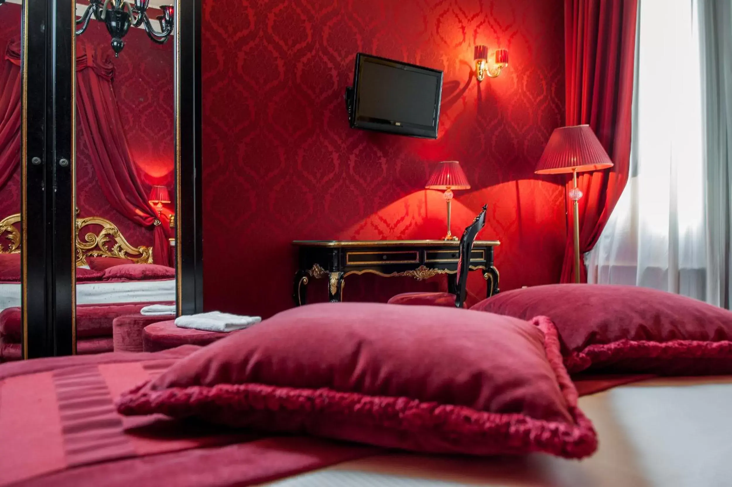 Decorative detail, Bed in Hotel Al Duca Di Venezia