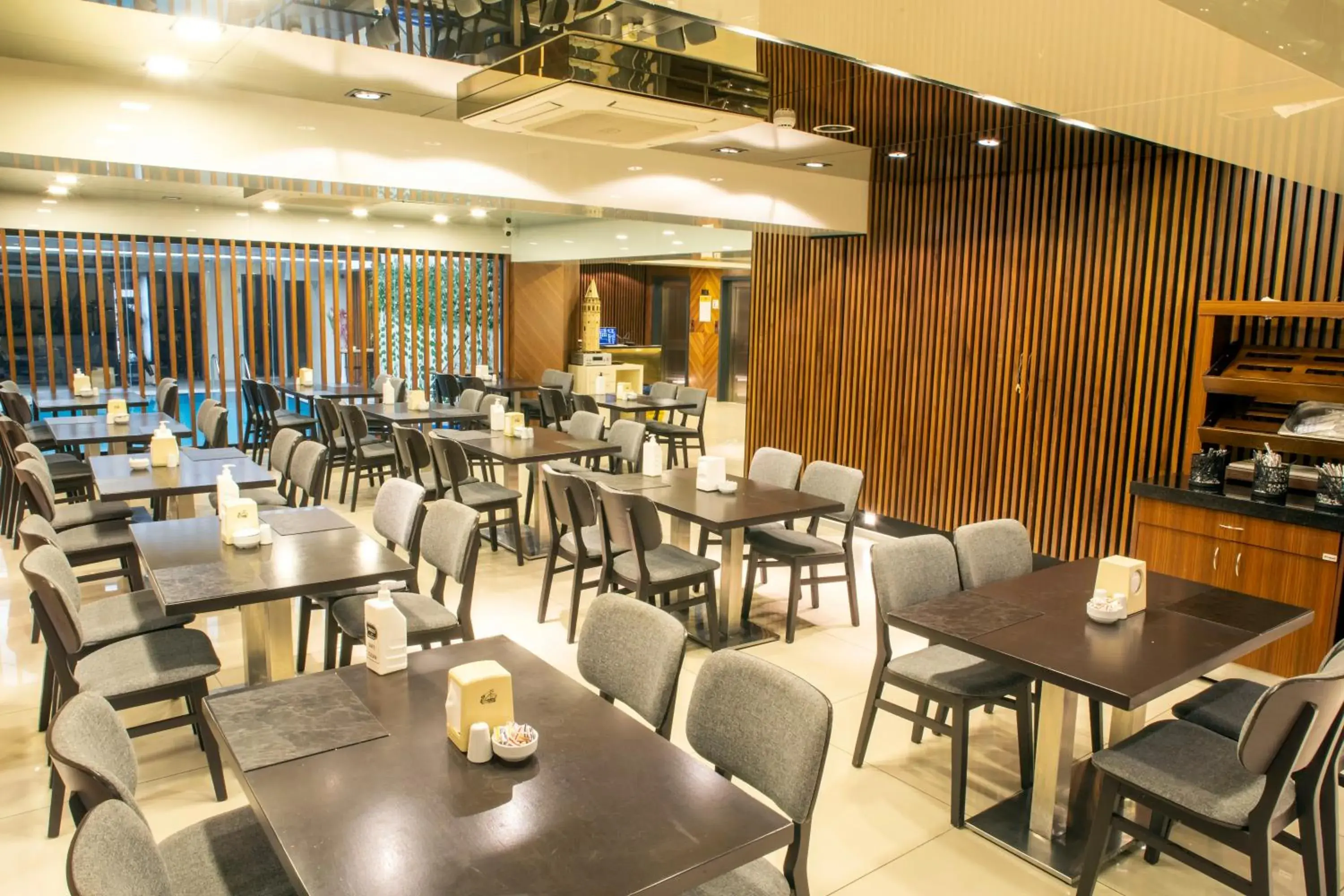 Restaurant/places to eat in Martinenz Hotel Restaurant/places to eat in Martinenz Hotel