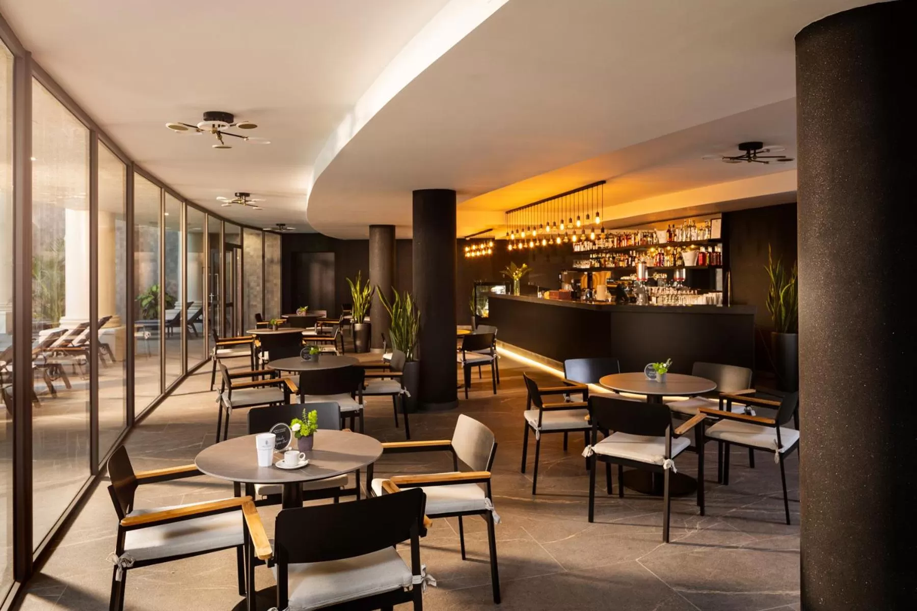 Lounge or bar in Kings' Valley Medical & Spa Hotel