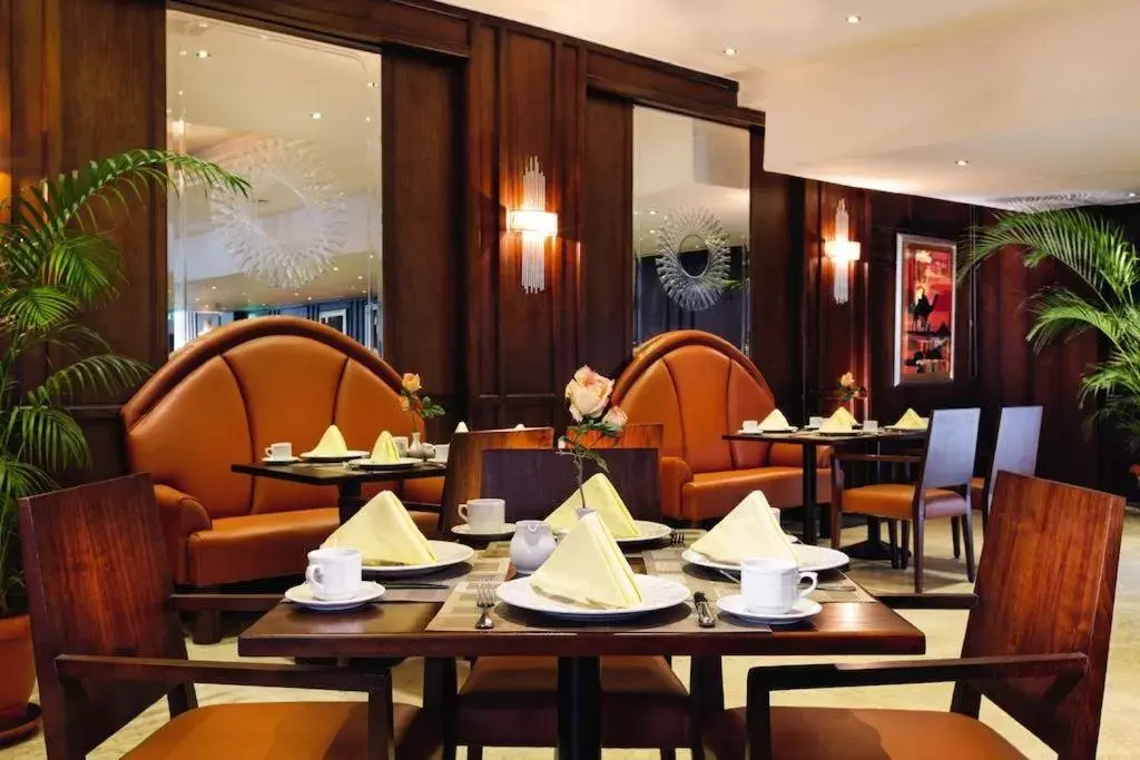 Restaurant/Places to Eat in Cairo Pyramids Hotel