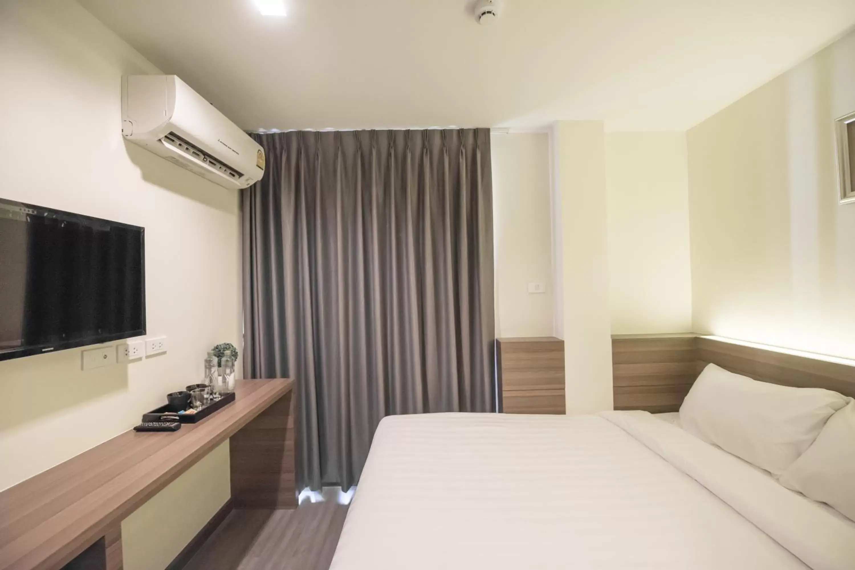 Bedroom, Bed in Sovereign Group Hotel at Pratunam