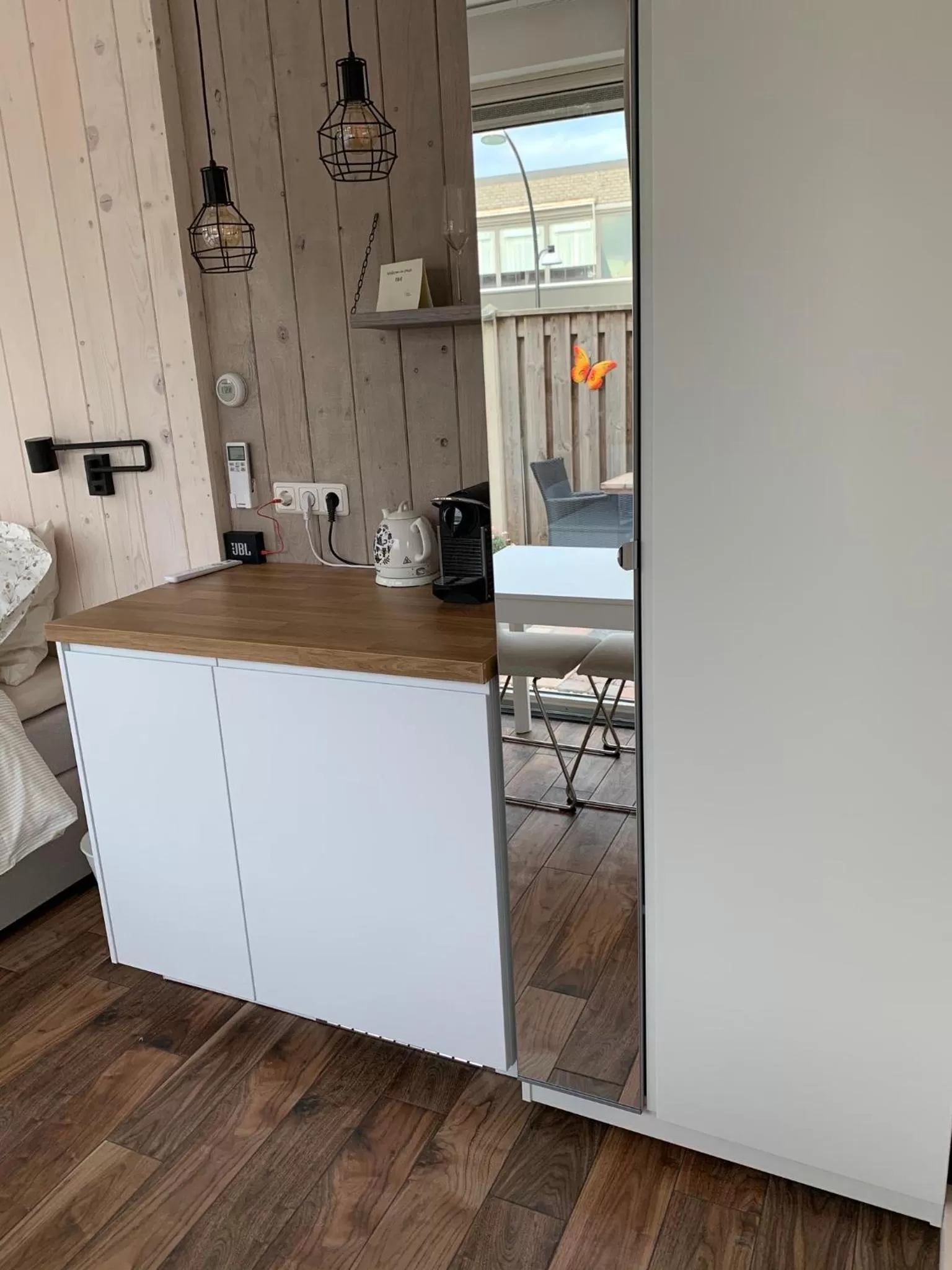 Coffee/tea facilities, Kitchen/Kitchenette in B&B Diemerplein