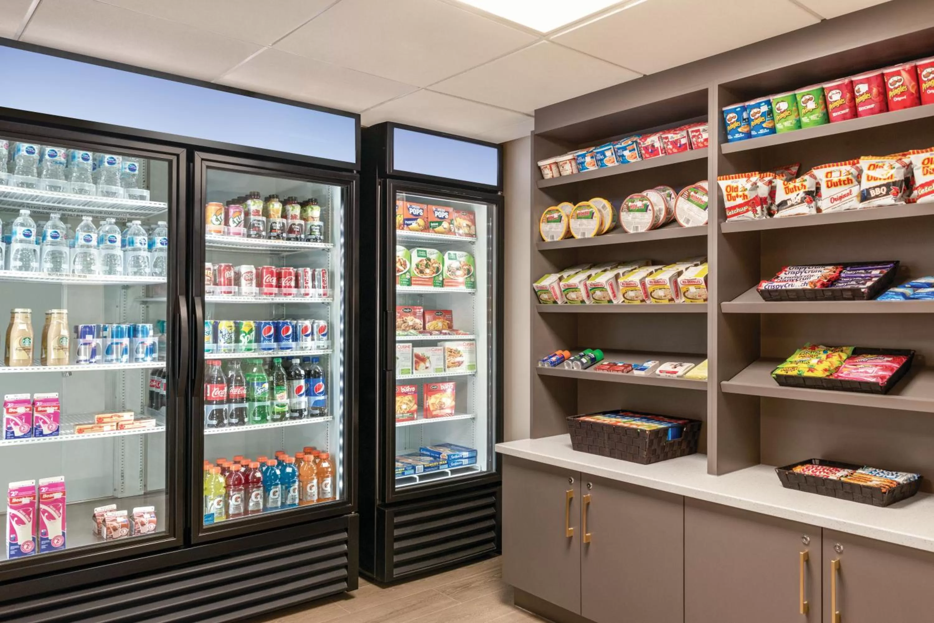 On-site shops in Park Inn by Radisson, Calgary Airport North, AB