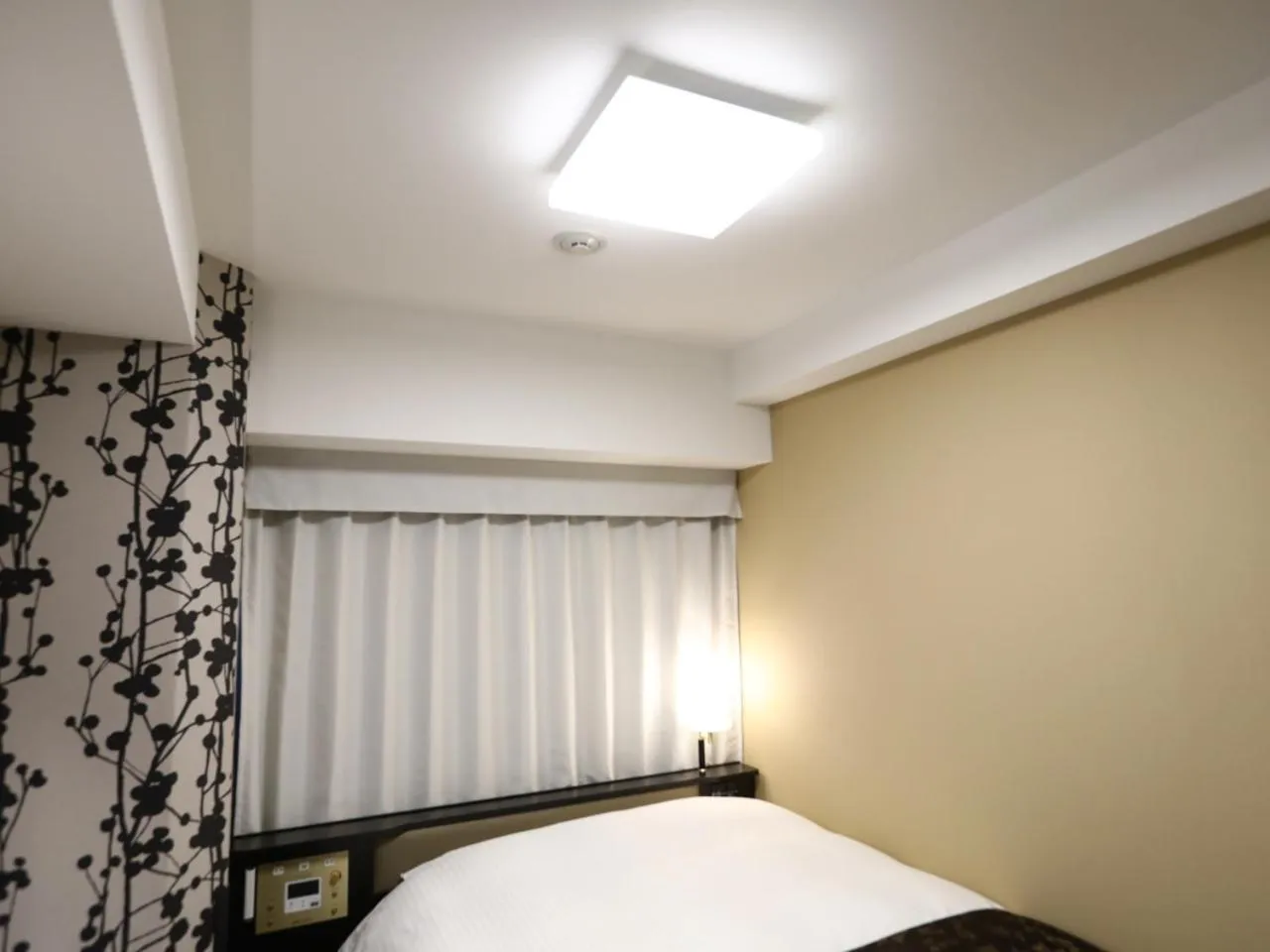 Photo of the whole room, Bed in APA Hotel Nihombashi Bakuroyokoyama Ekimae