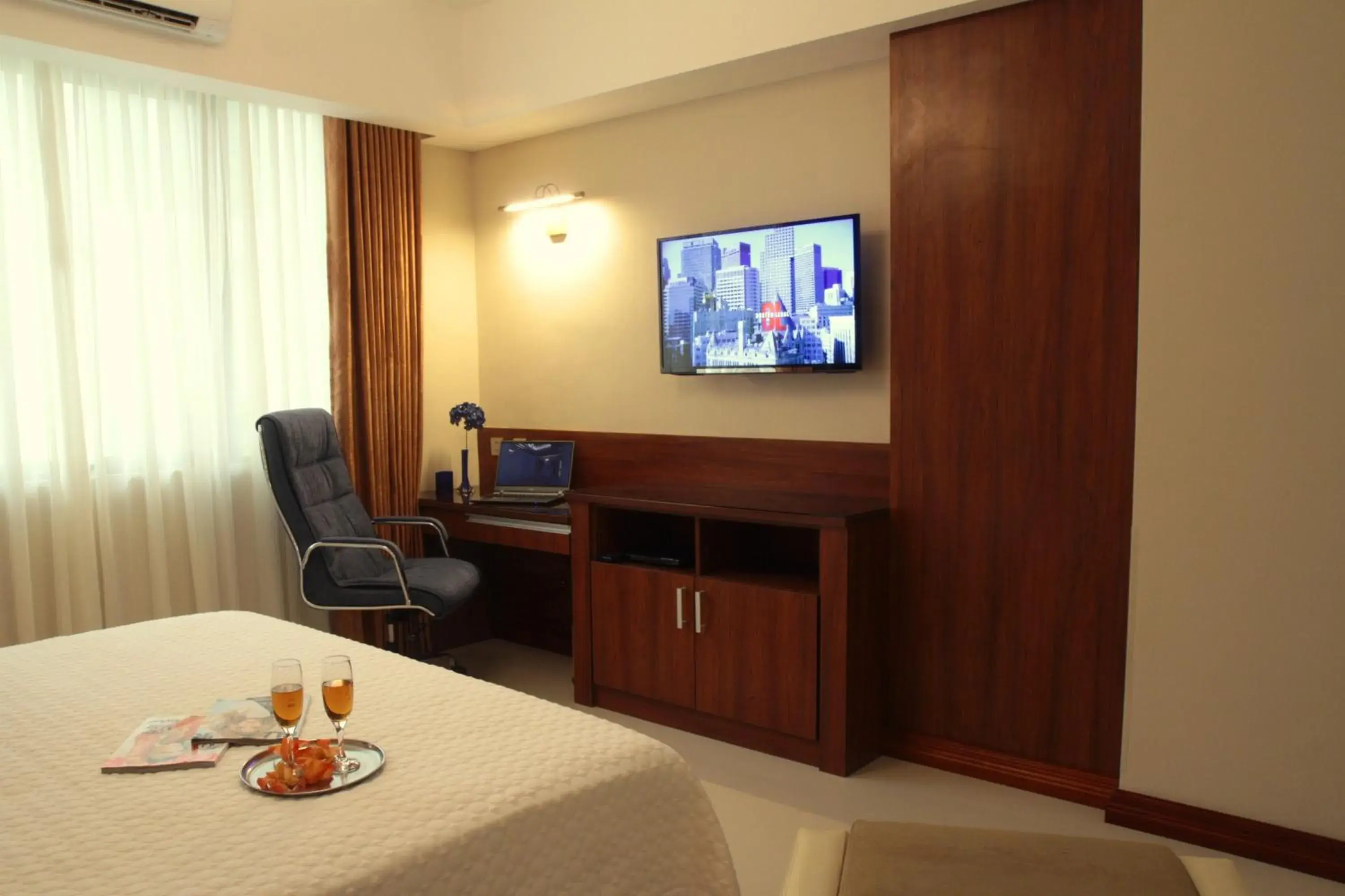 Seating area, TV/Entertainment Center in Central Park Tower Resort