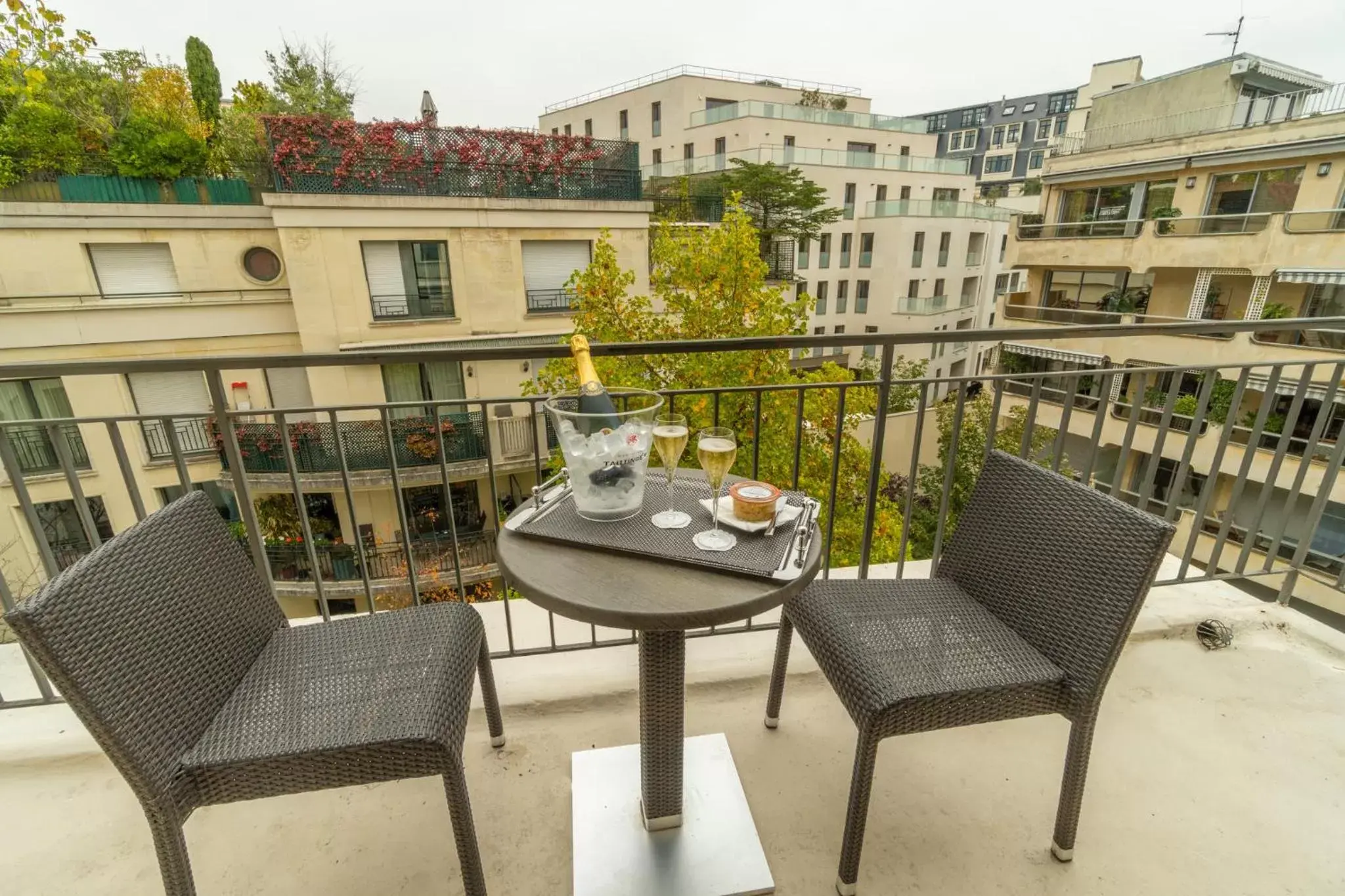Food close-up, Balcony/Terrace in Hotel Villa Saxe Eiffel