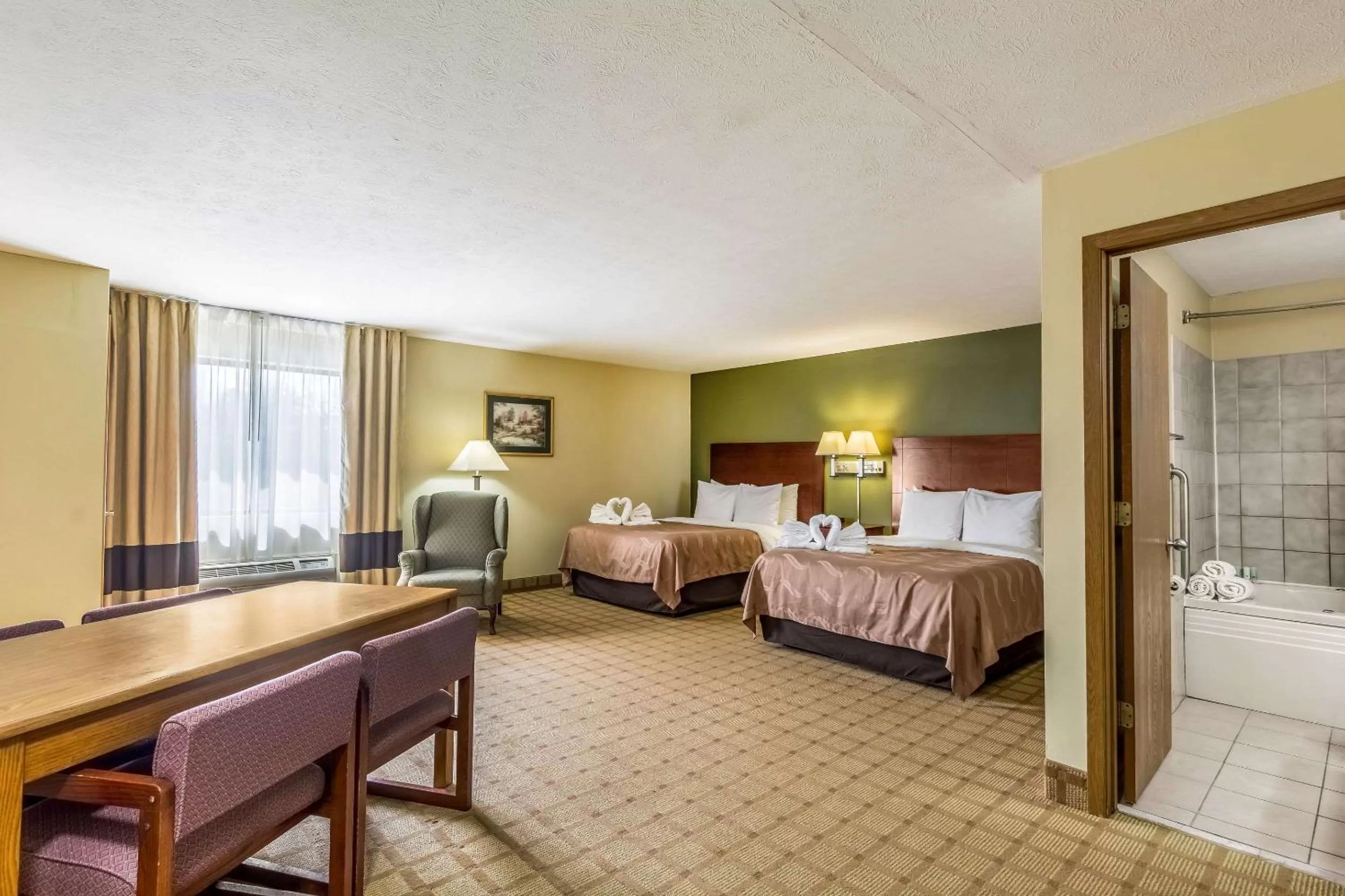 Photo of the whole room, Bed in Quality Inn I-74 Batesville