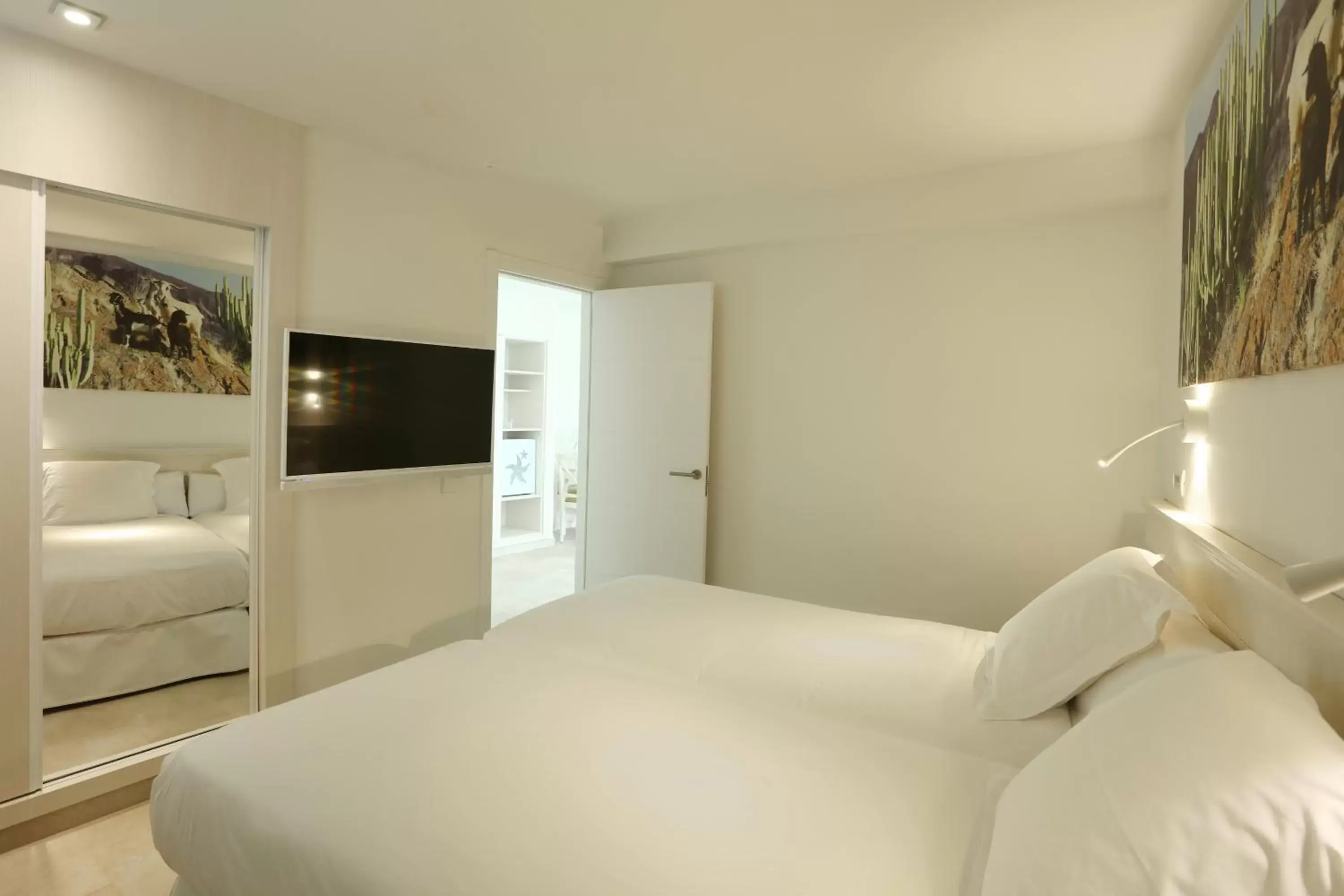 Photo of the whole room, Bed in Iberostar Selection Lanzarote Park