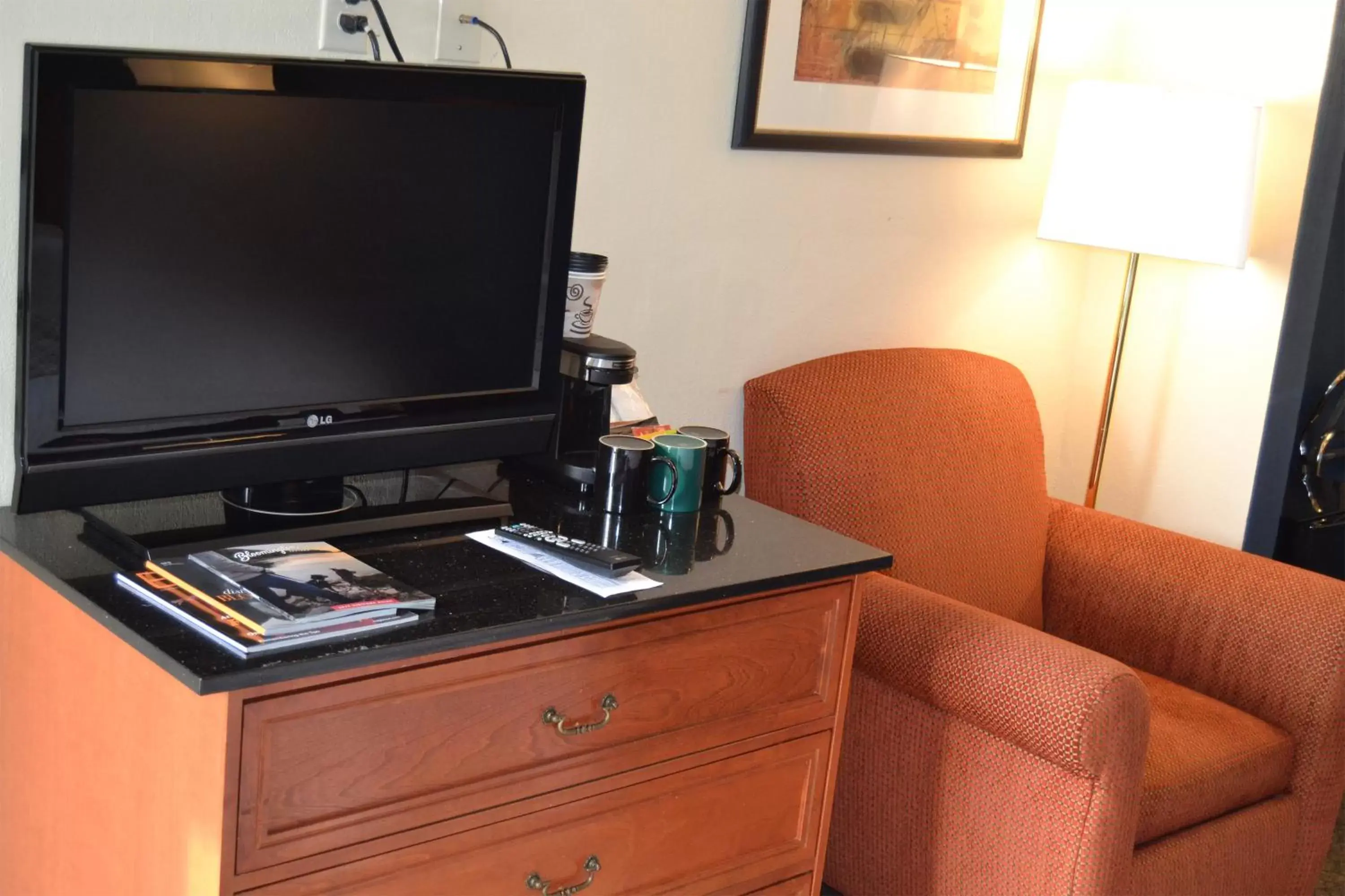 TV and multimedia, TV/Entertainment Center in Cascades Inn