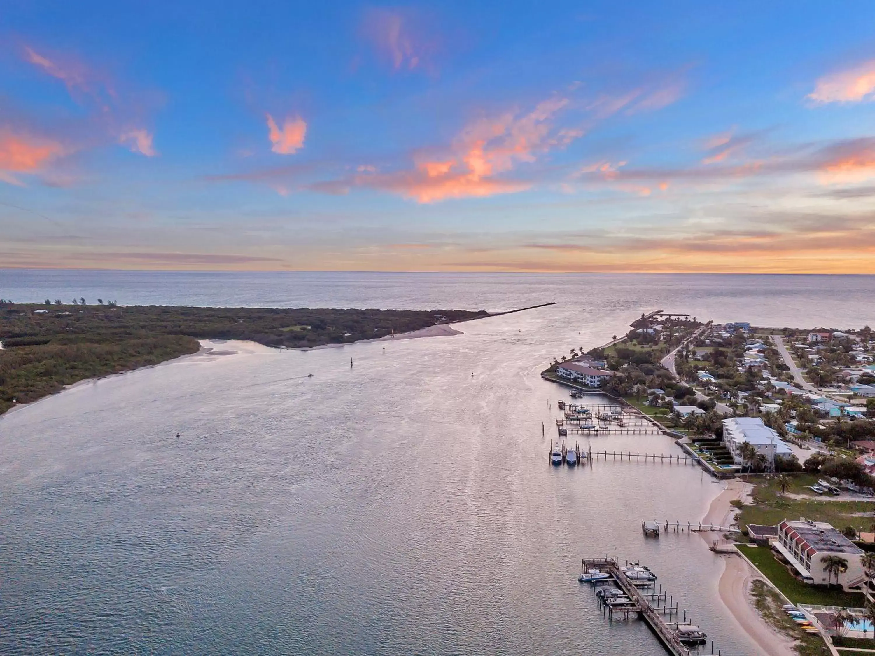 Beach in Hutchinson Island Plaza Hotel & Suites