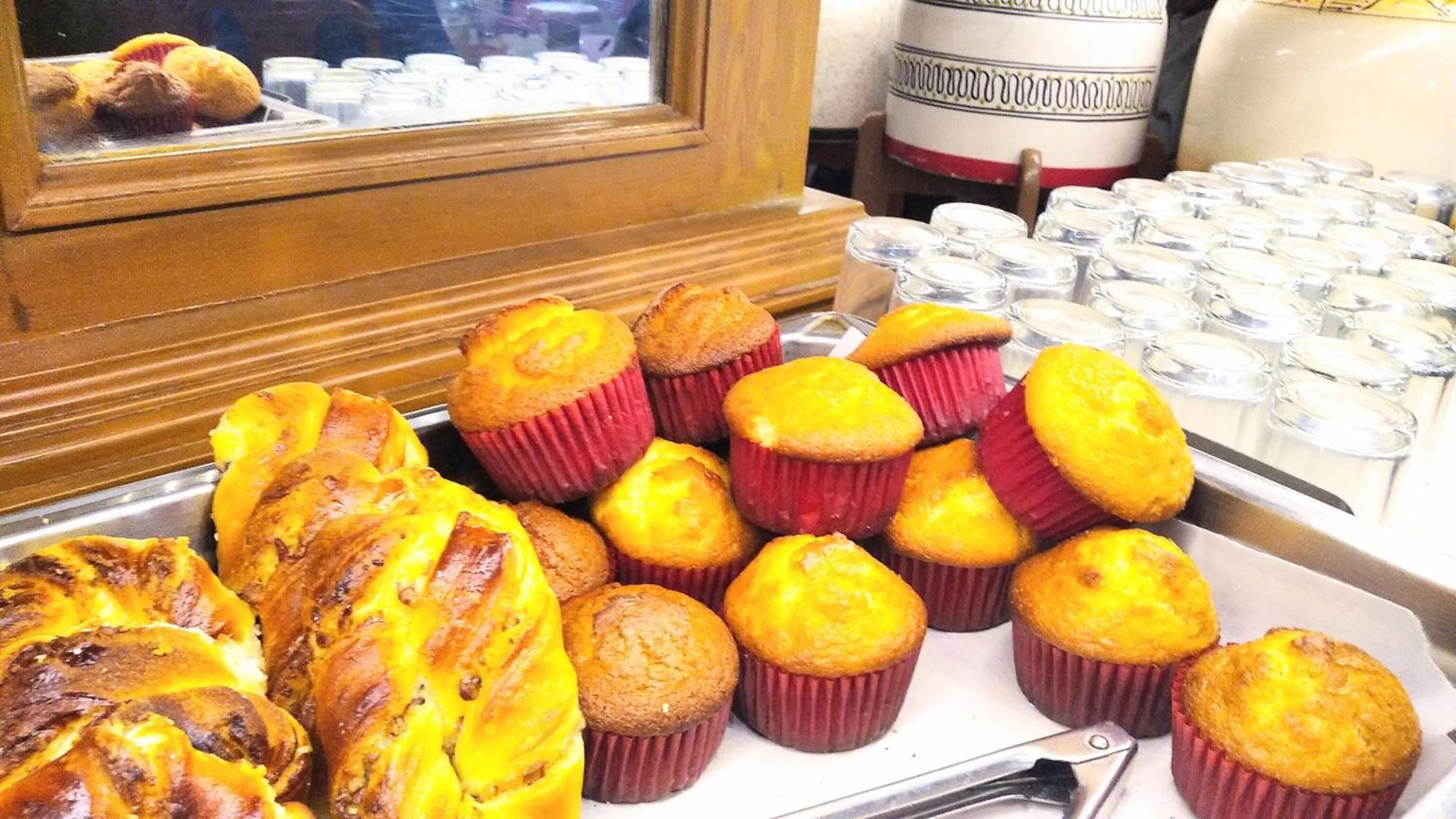 Breakfast in Country Plaza