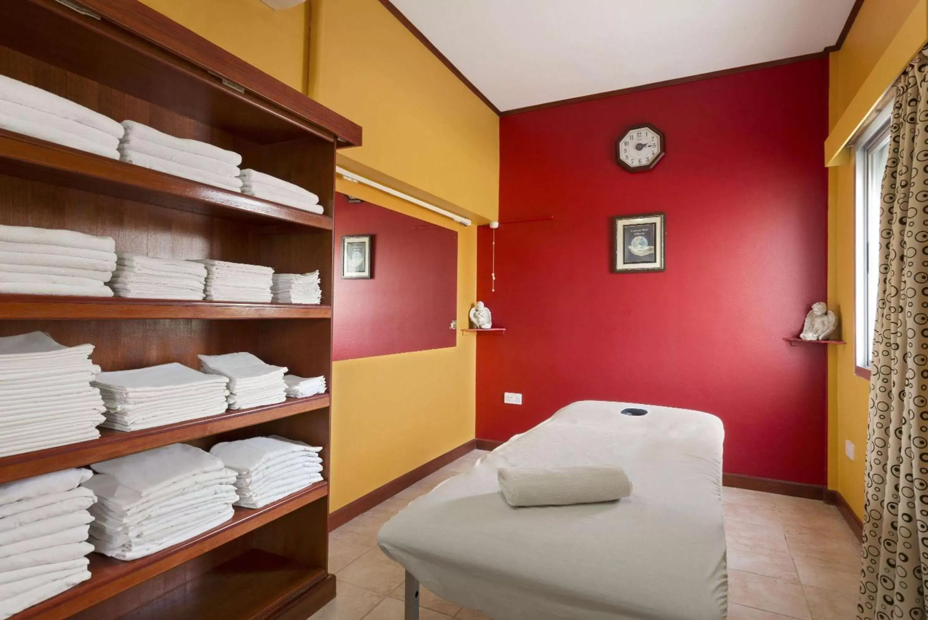 Spa and wellness centre/facilities, Bed in Ramada by Wyndham Bahrain Spa and wellness centre/facilities, Bed in Ramada by Wyndham Bahrain