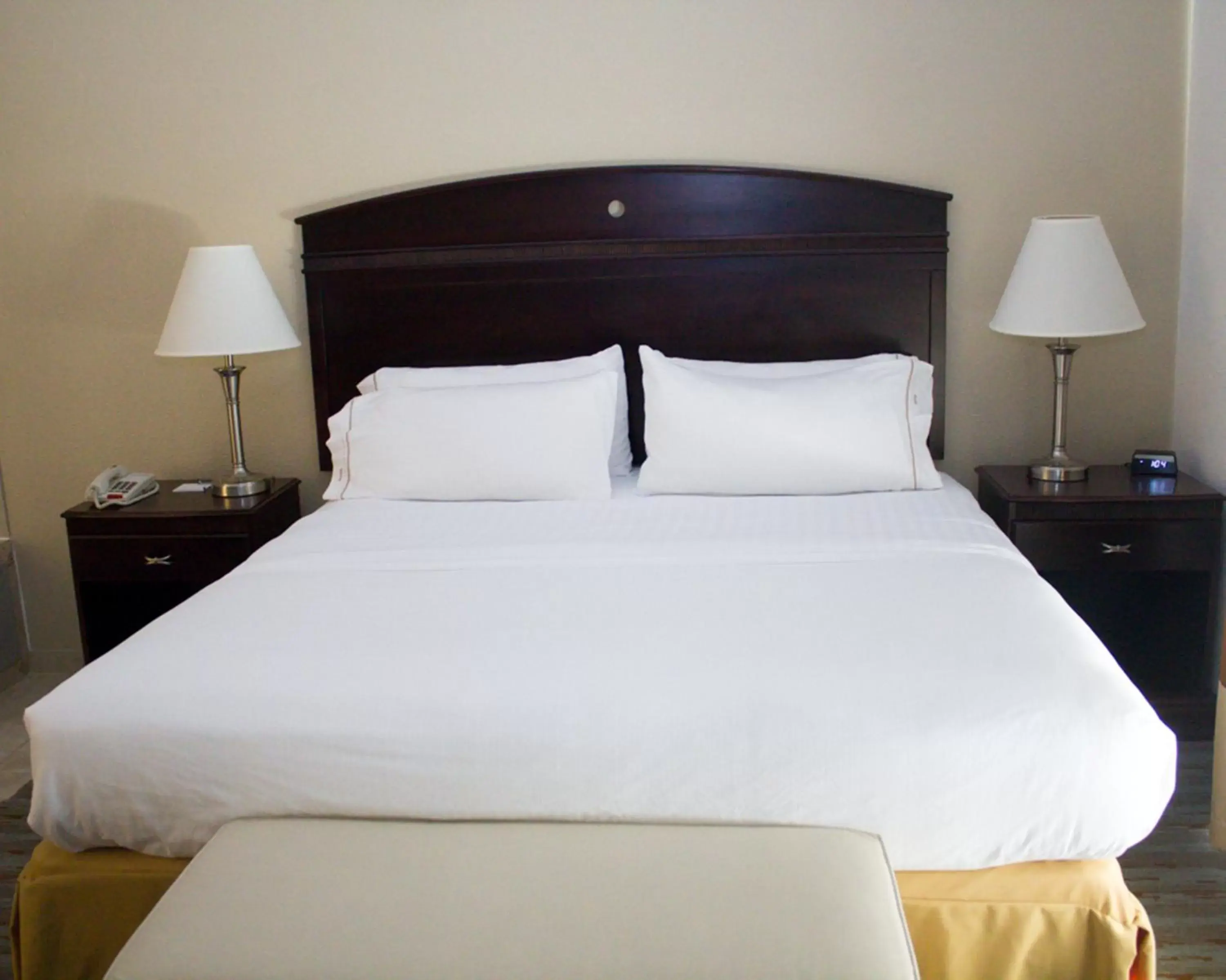 Bed in Holiday Inn Express West Jefferson, an IHG Hotel
