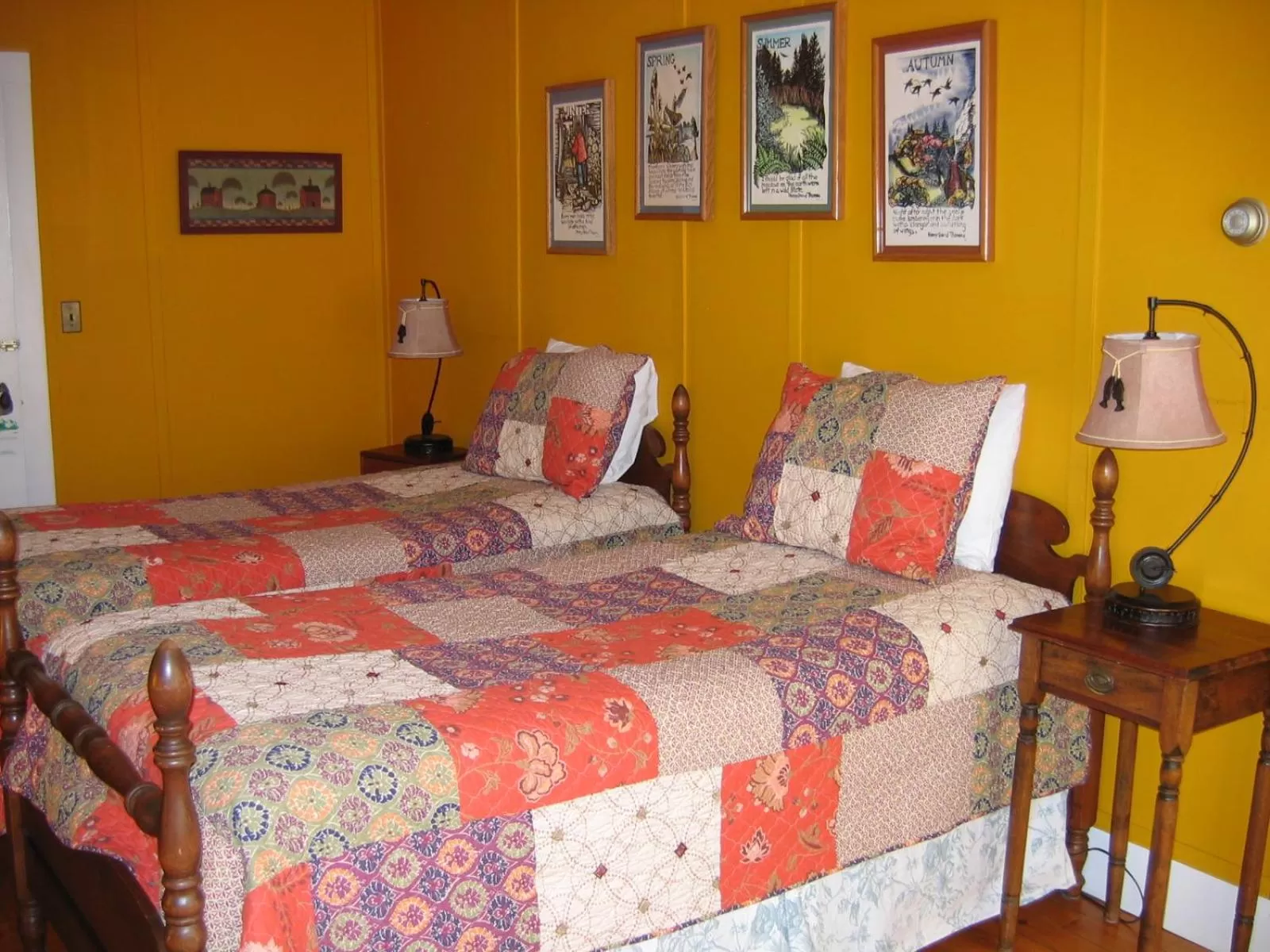 Bed in Trails End Inn