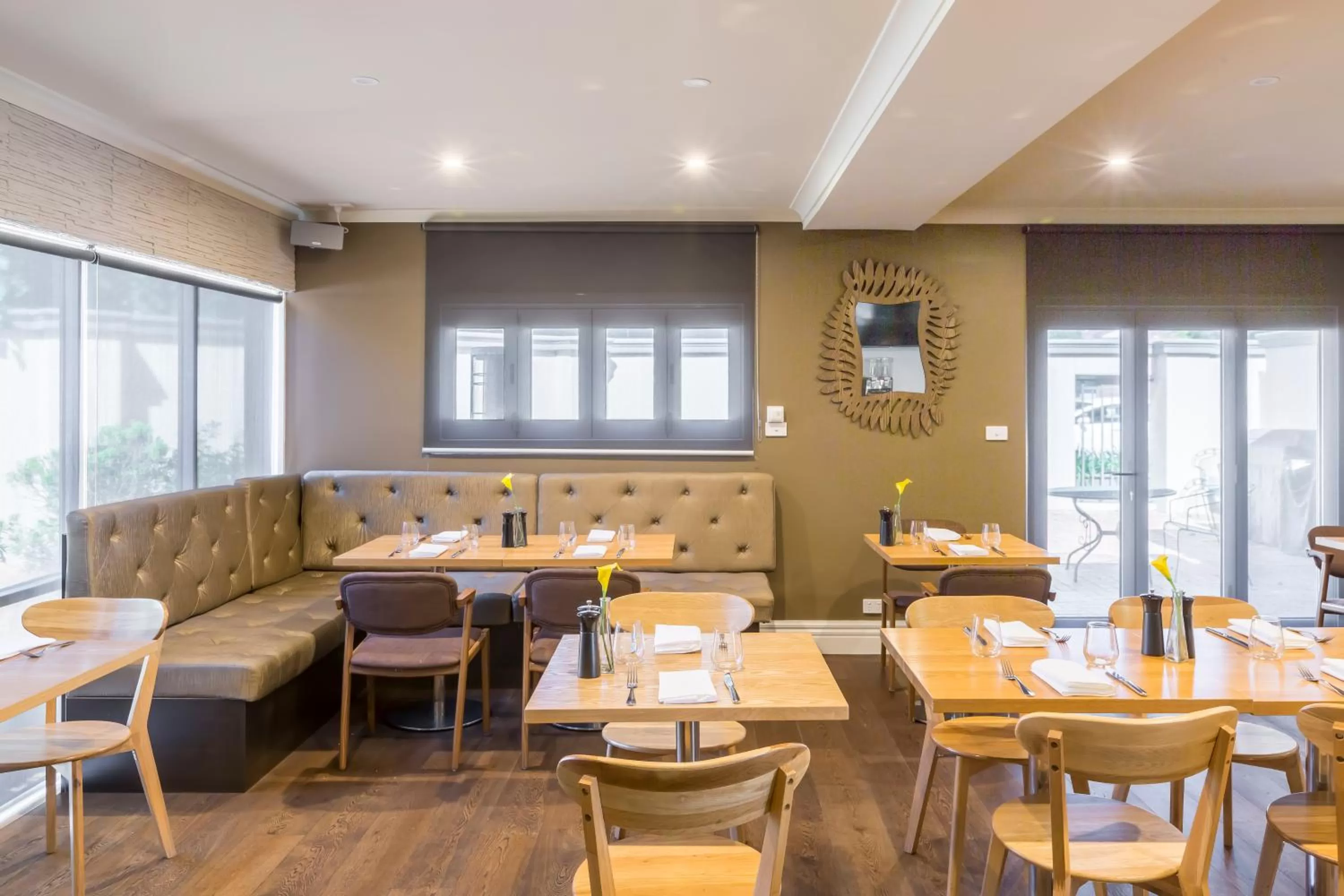 Restaurant/places to eat in The Waverley International Hotel