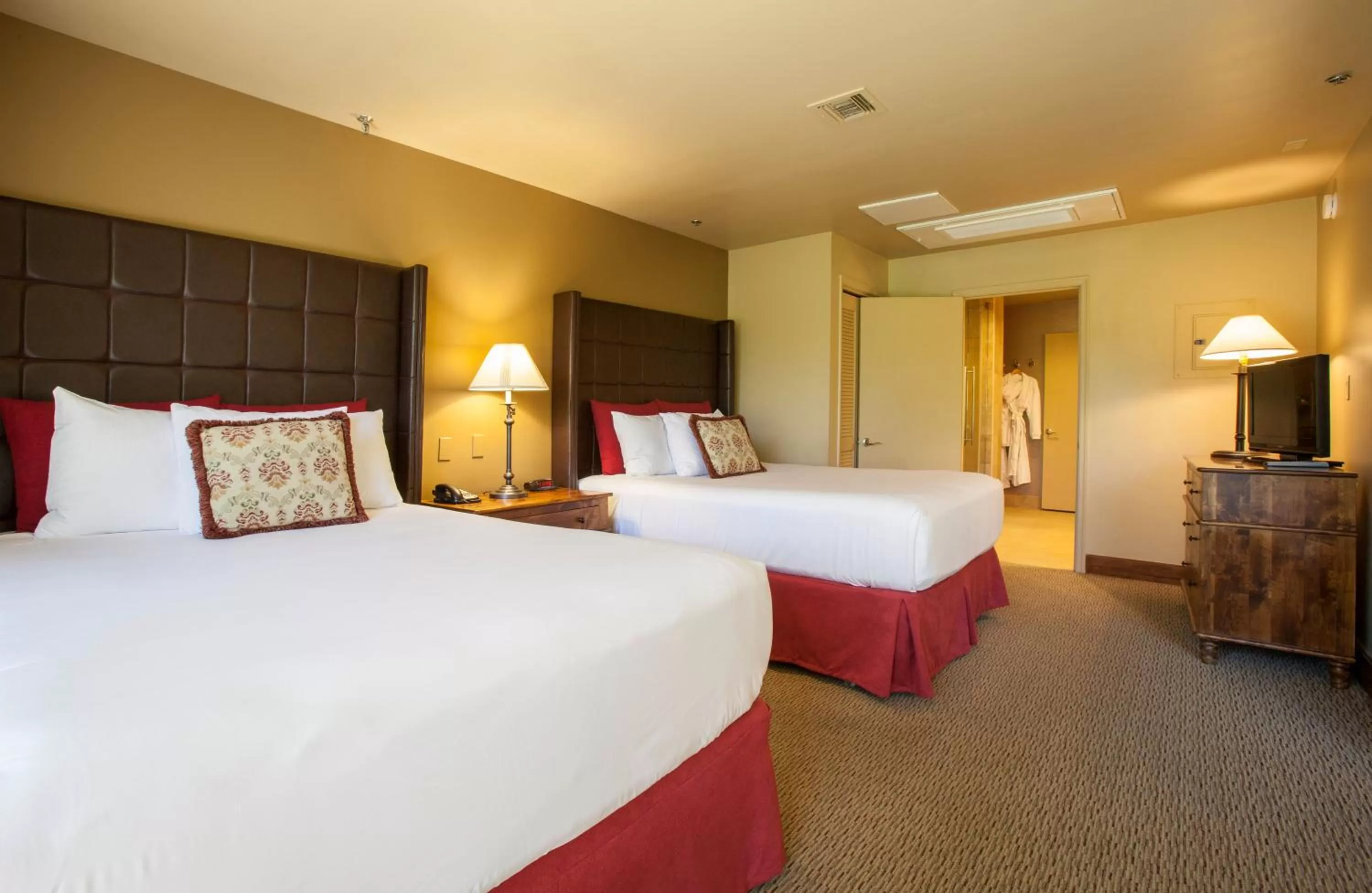 Queen Suite in Ventana Canyon Club and Lodge