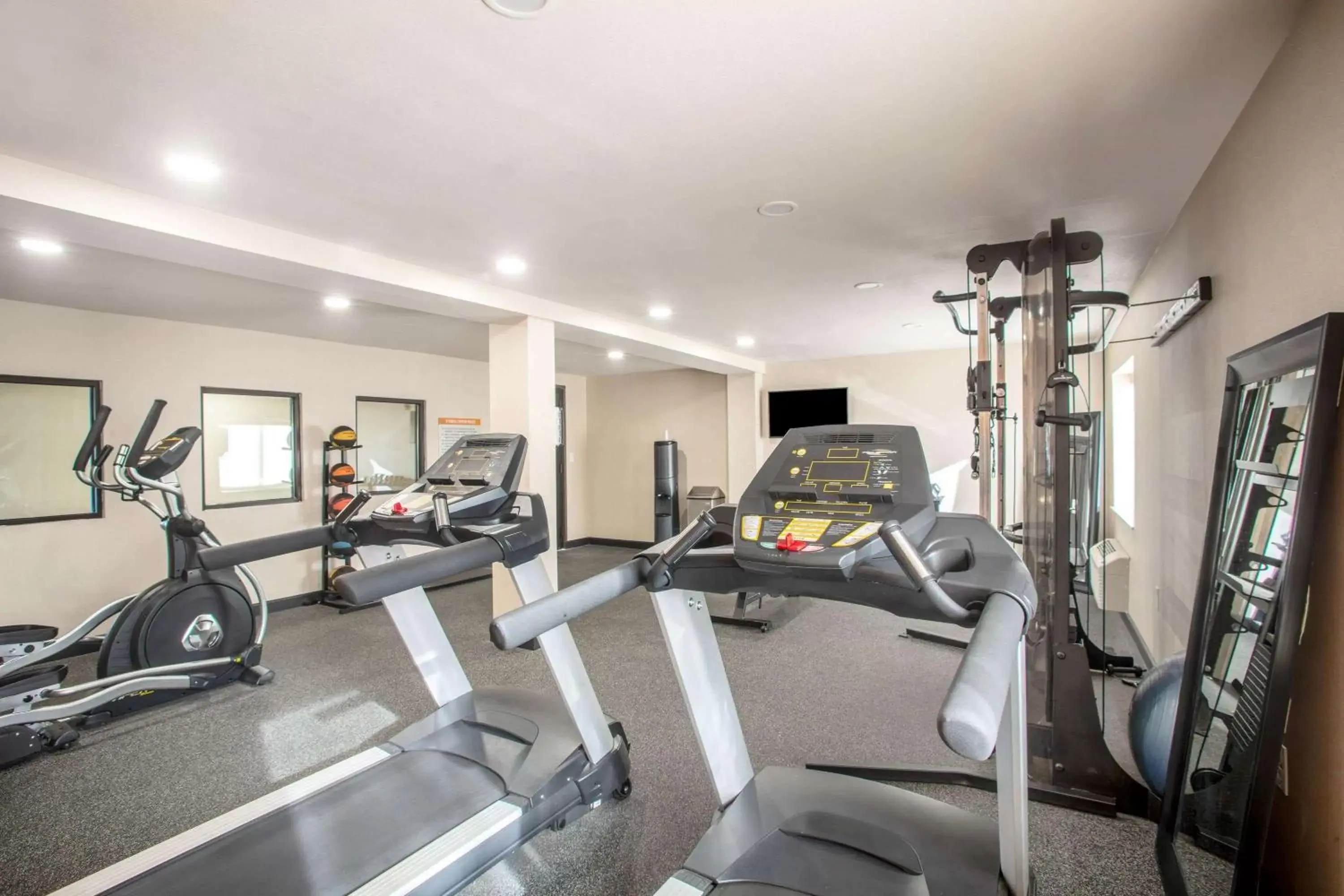 Fitness centre/facilities, Fitness Center/Facilities in La Quinta Inn by Wyndham St. Louis Hazelwood - Airport North