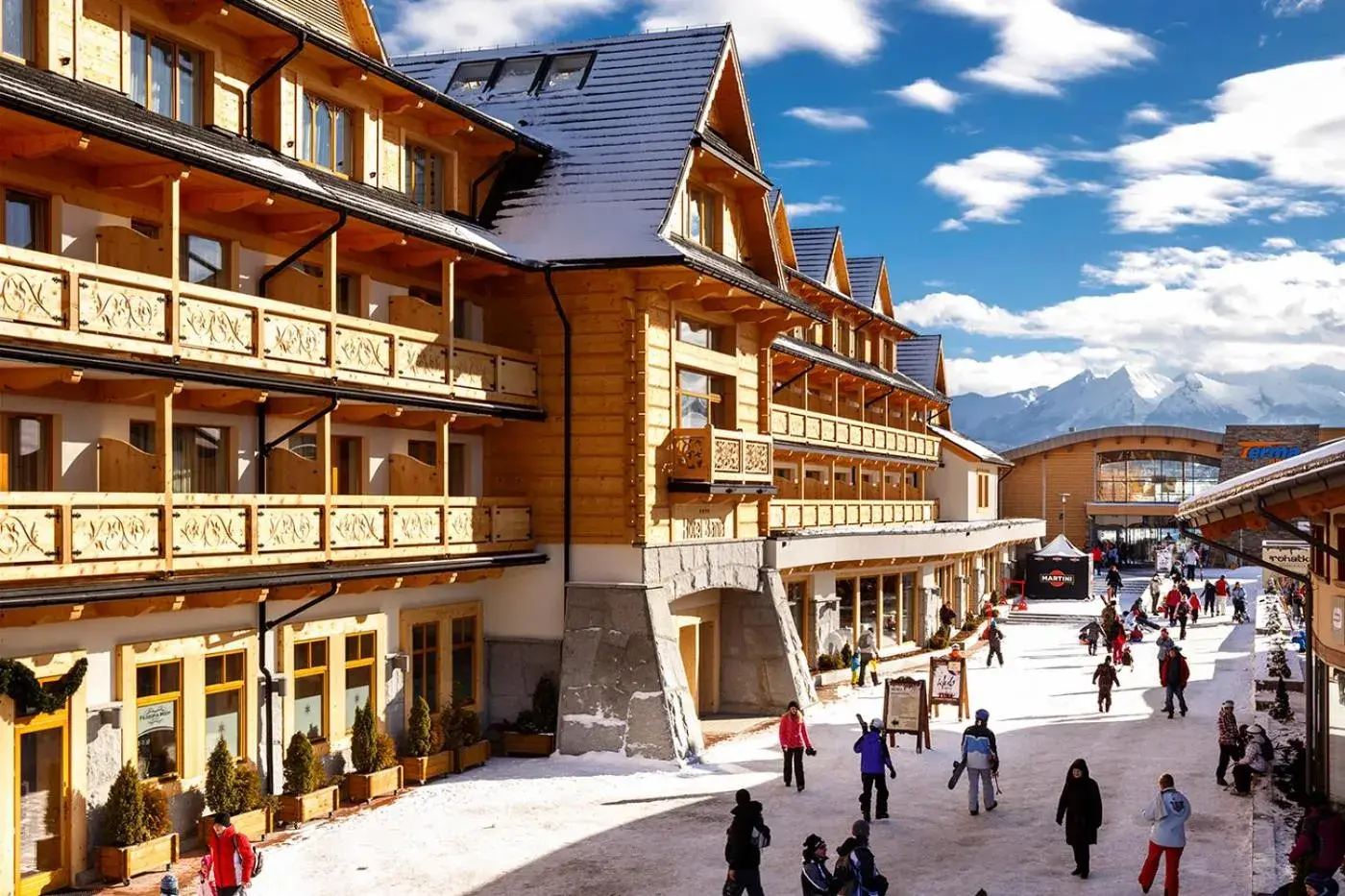 Facade/entrance, Winter in Hotel Bania Thermal & Ski