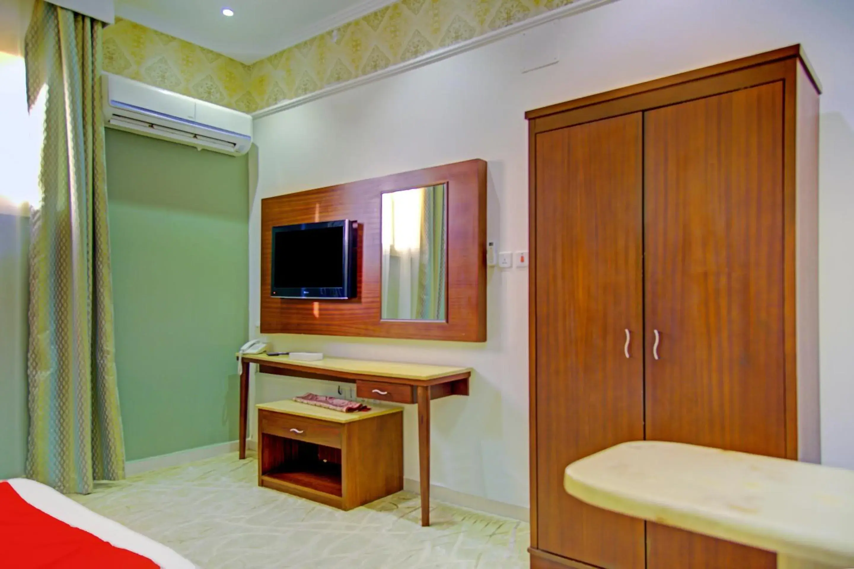 TV and multimedia, TV/Entertainment Center in OYO 401 Al Zaidan For Furnished Units