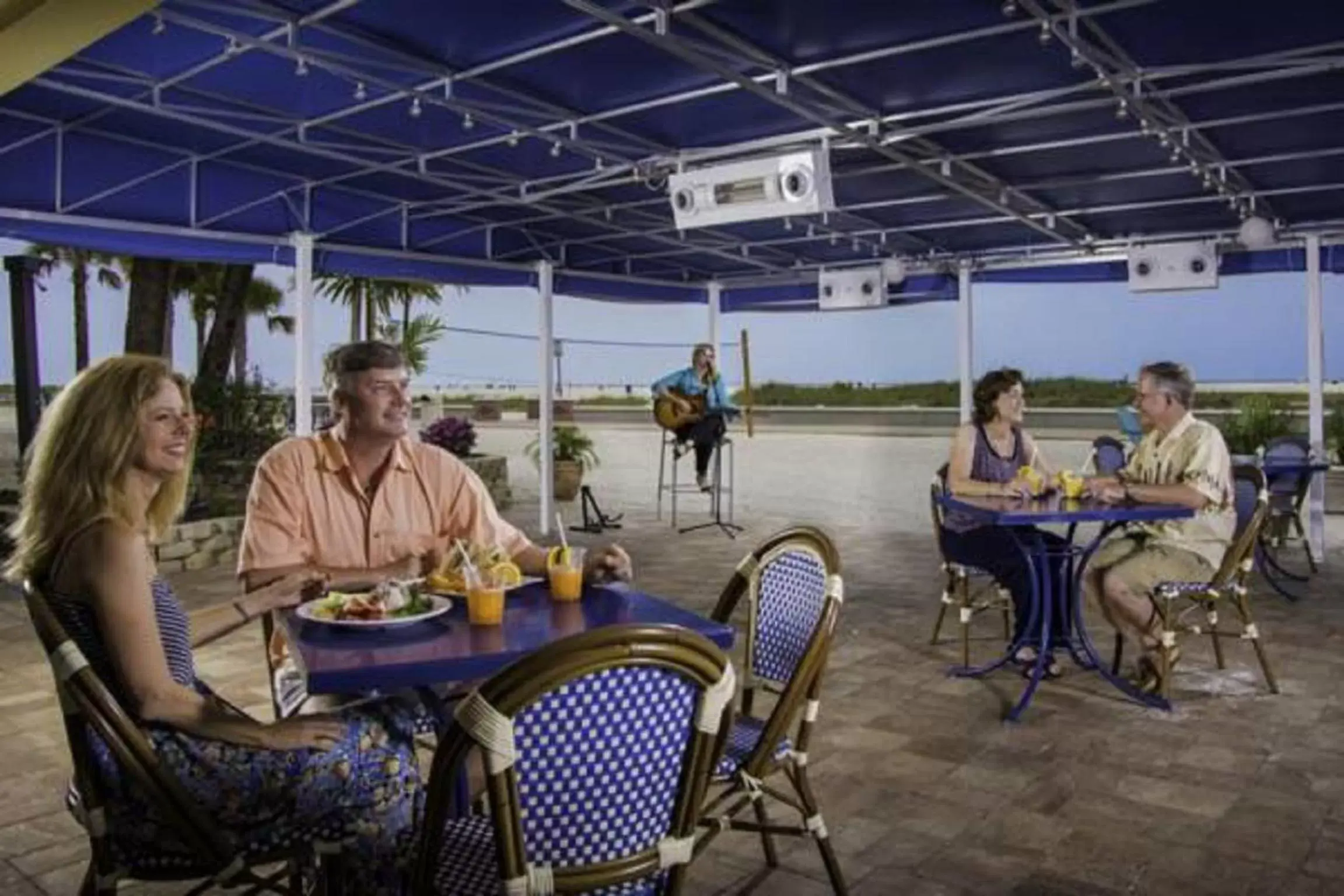 Patio, Restaurant/Places to Eat in Bilmar Beach Resort