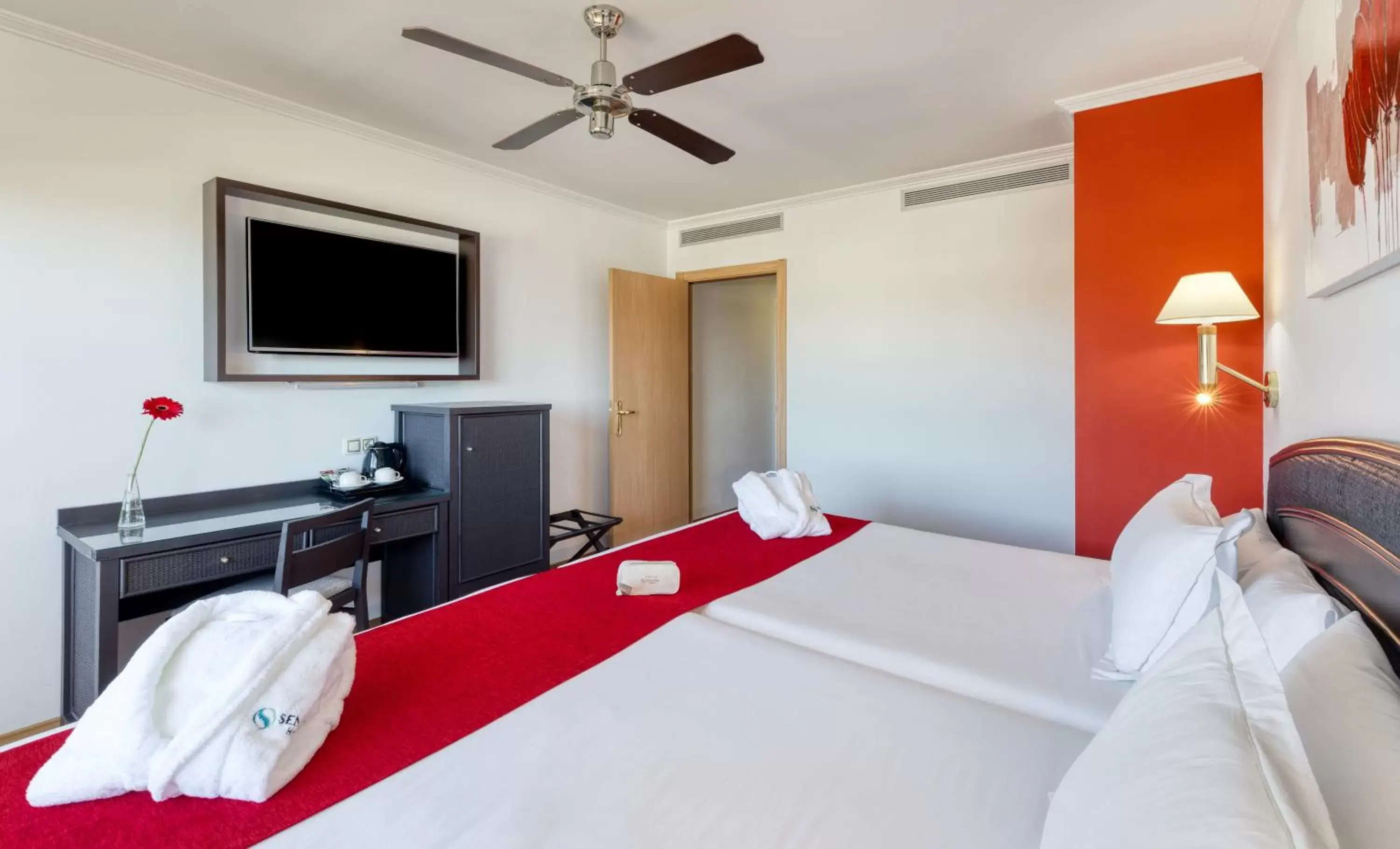 TV and multimedia, Bed in Senator Marbella Spa Hotel