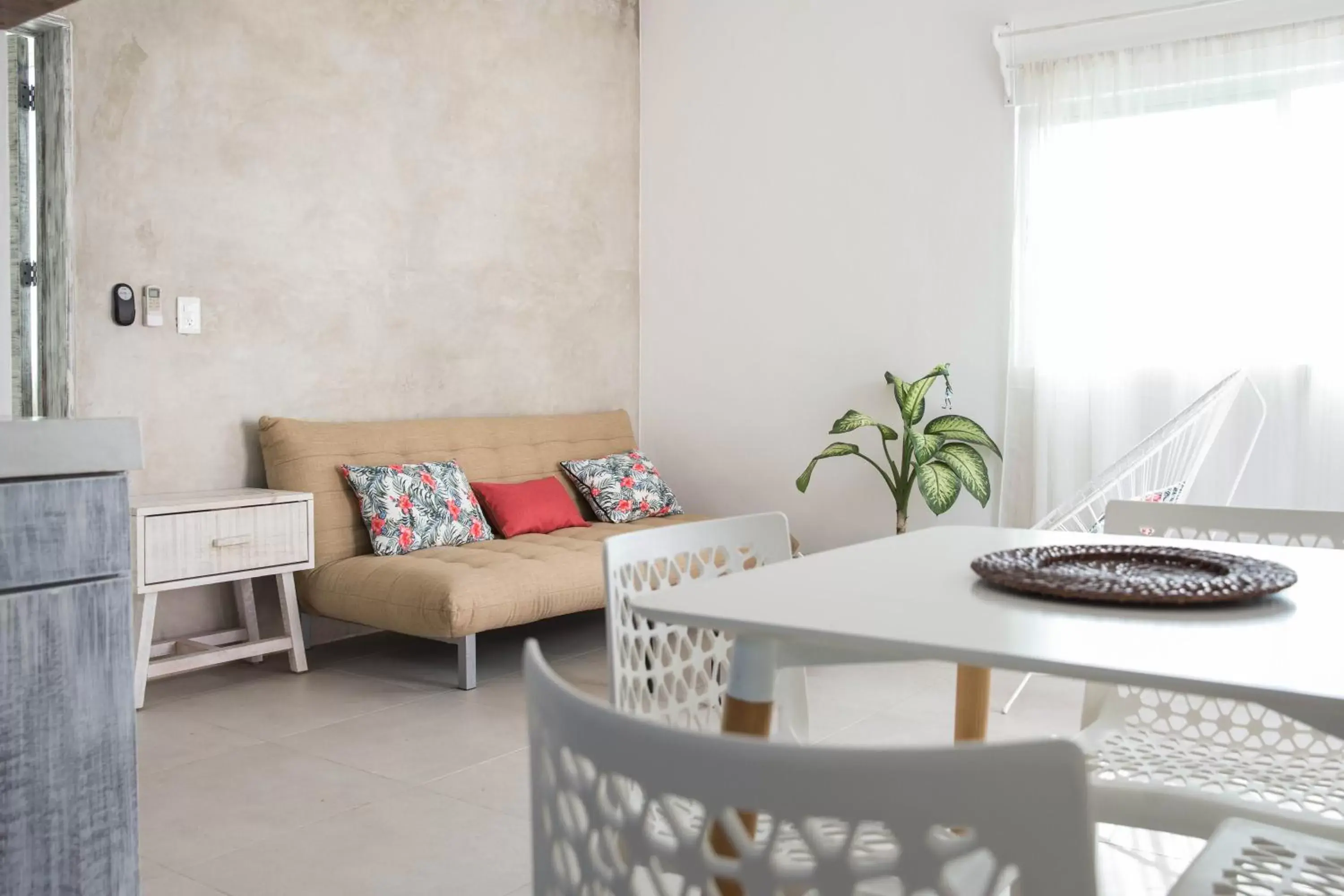 Kitchen or kitchenette, Dining Area in Villas H2O