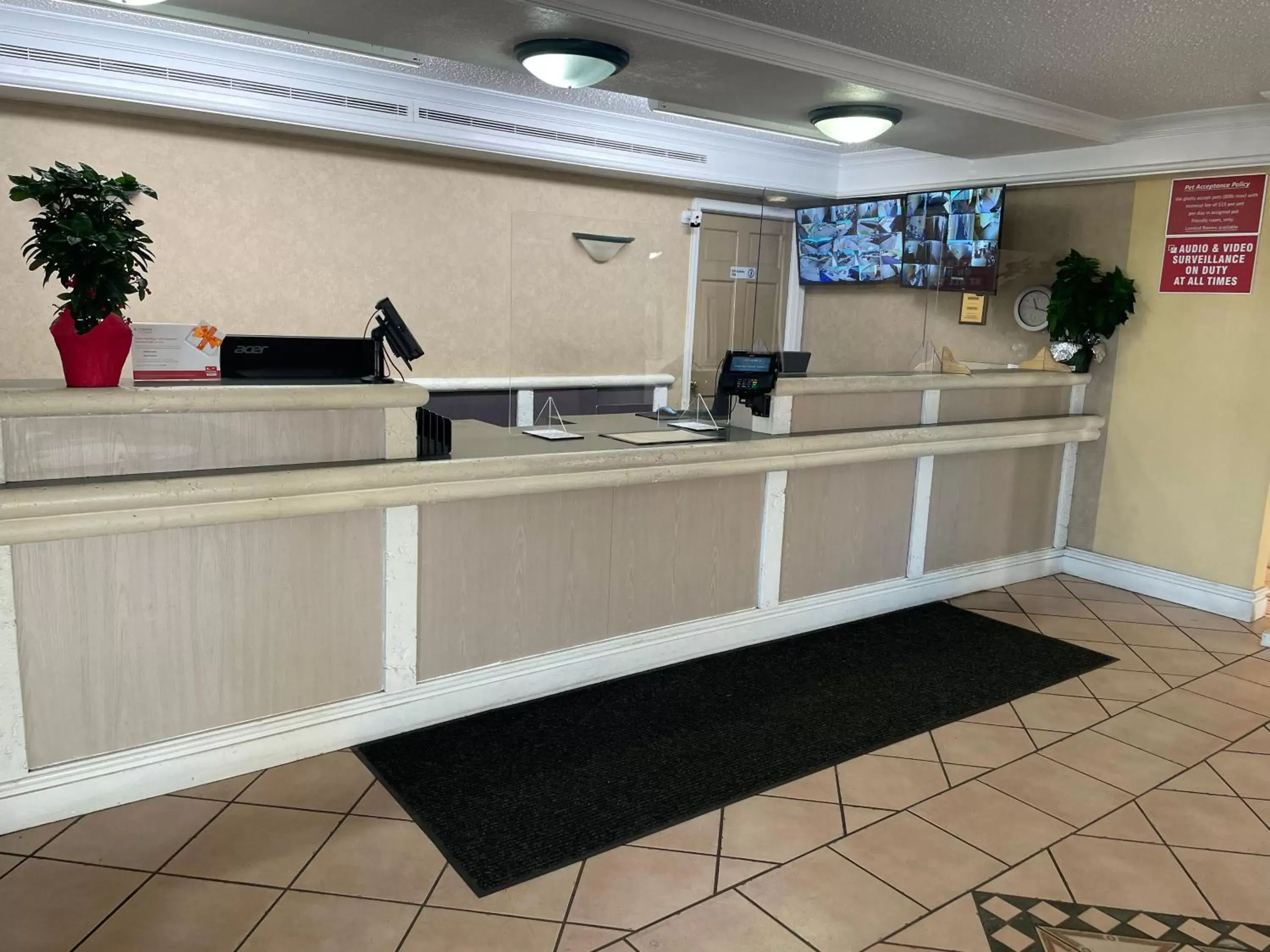 Lobby/Reception in Econo Lodge Kalamazoo