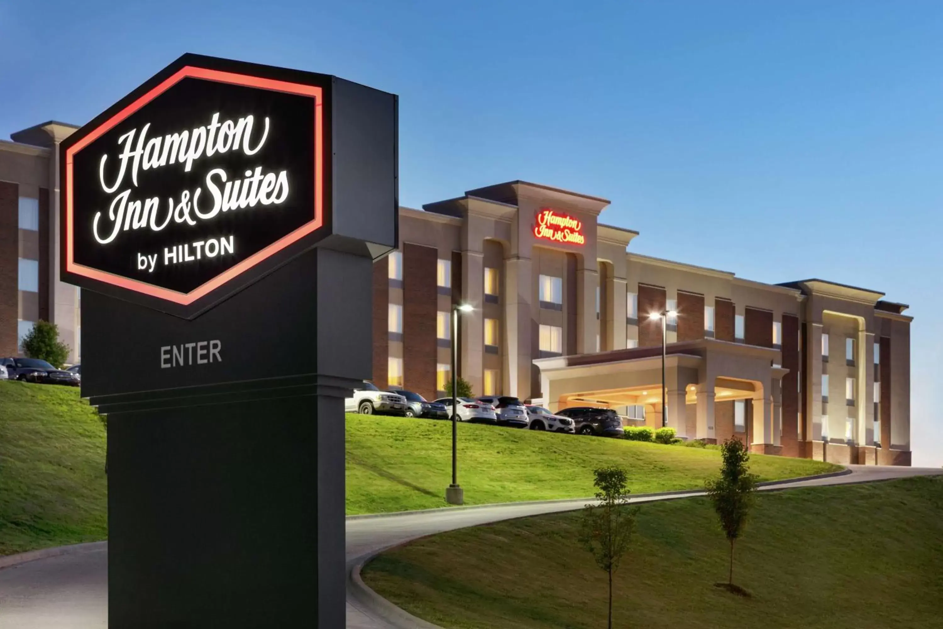 Property Building in Hampton Inn and Suites Parkersburg Downtown