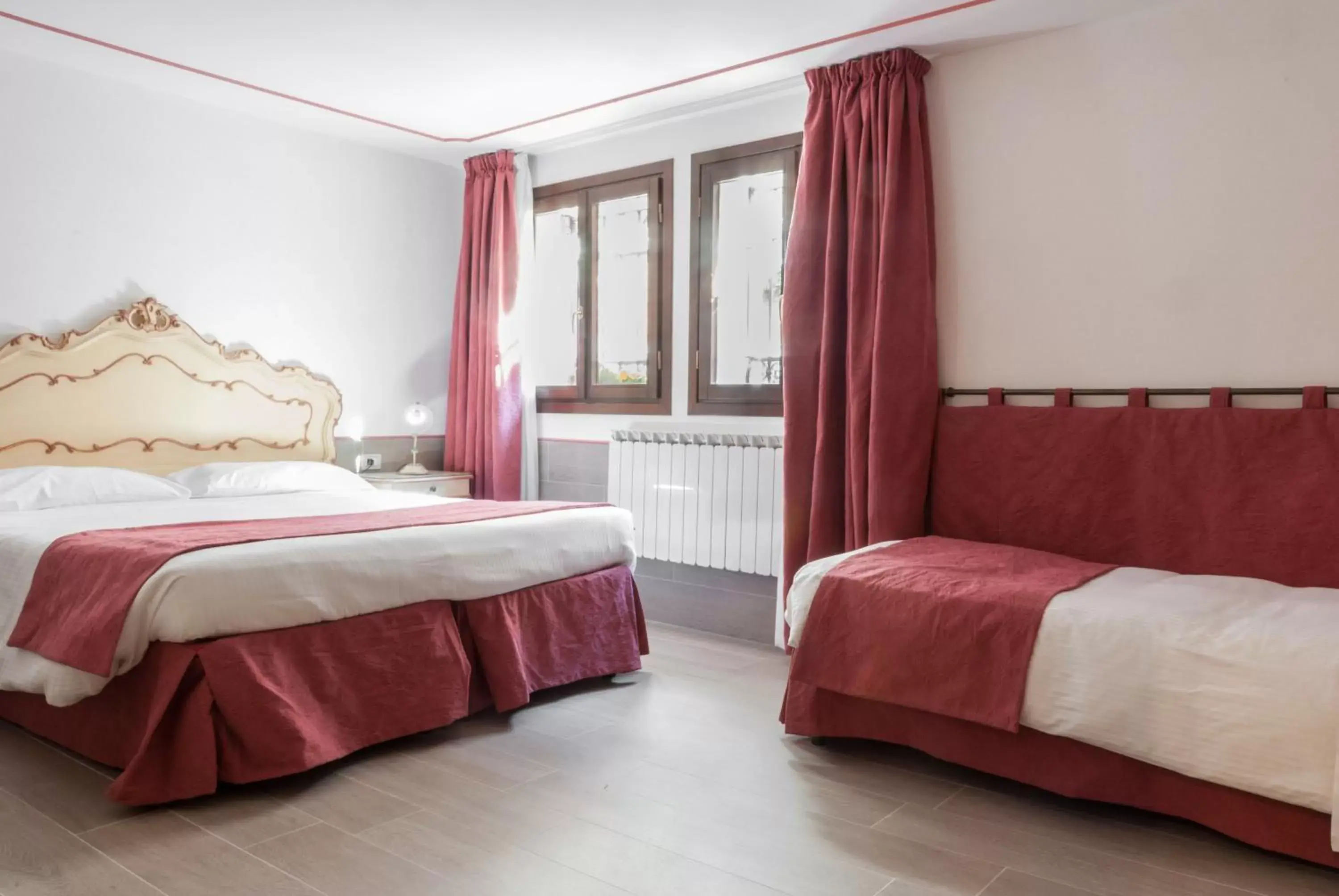 Bed in Ca' San Trovaso - 6 Rooms