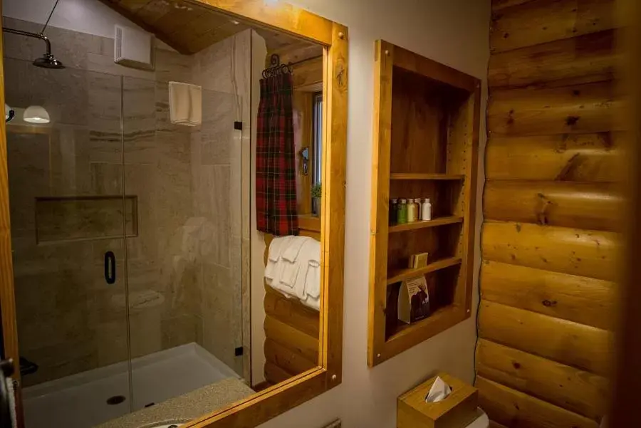 Shower, Bathroom in Baker Creek By Basecamp