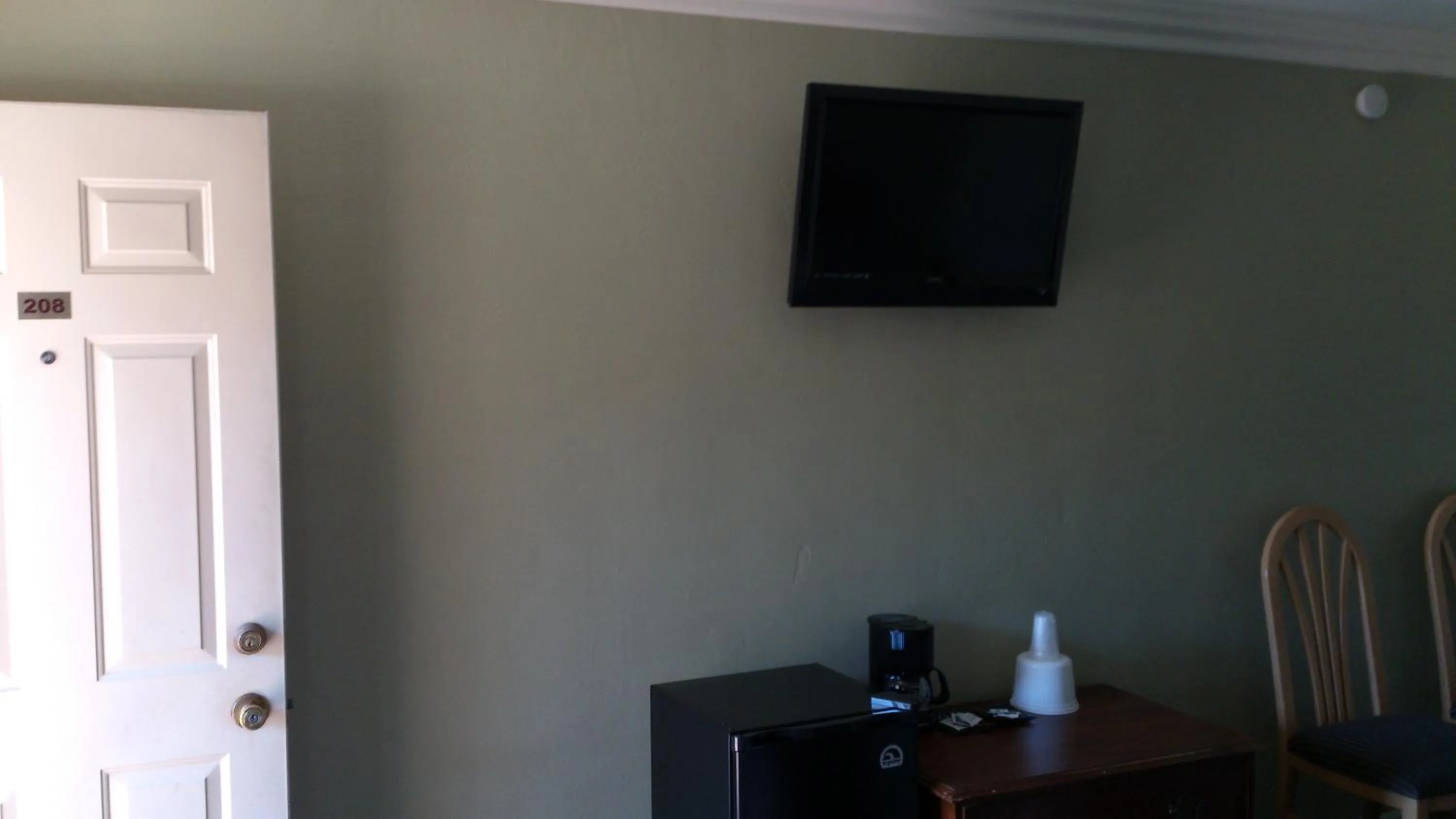 Decorative detail in Santa Ana Travel Inn