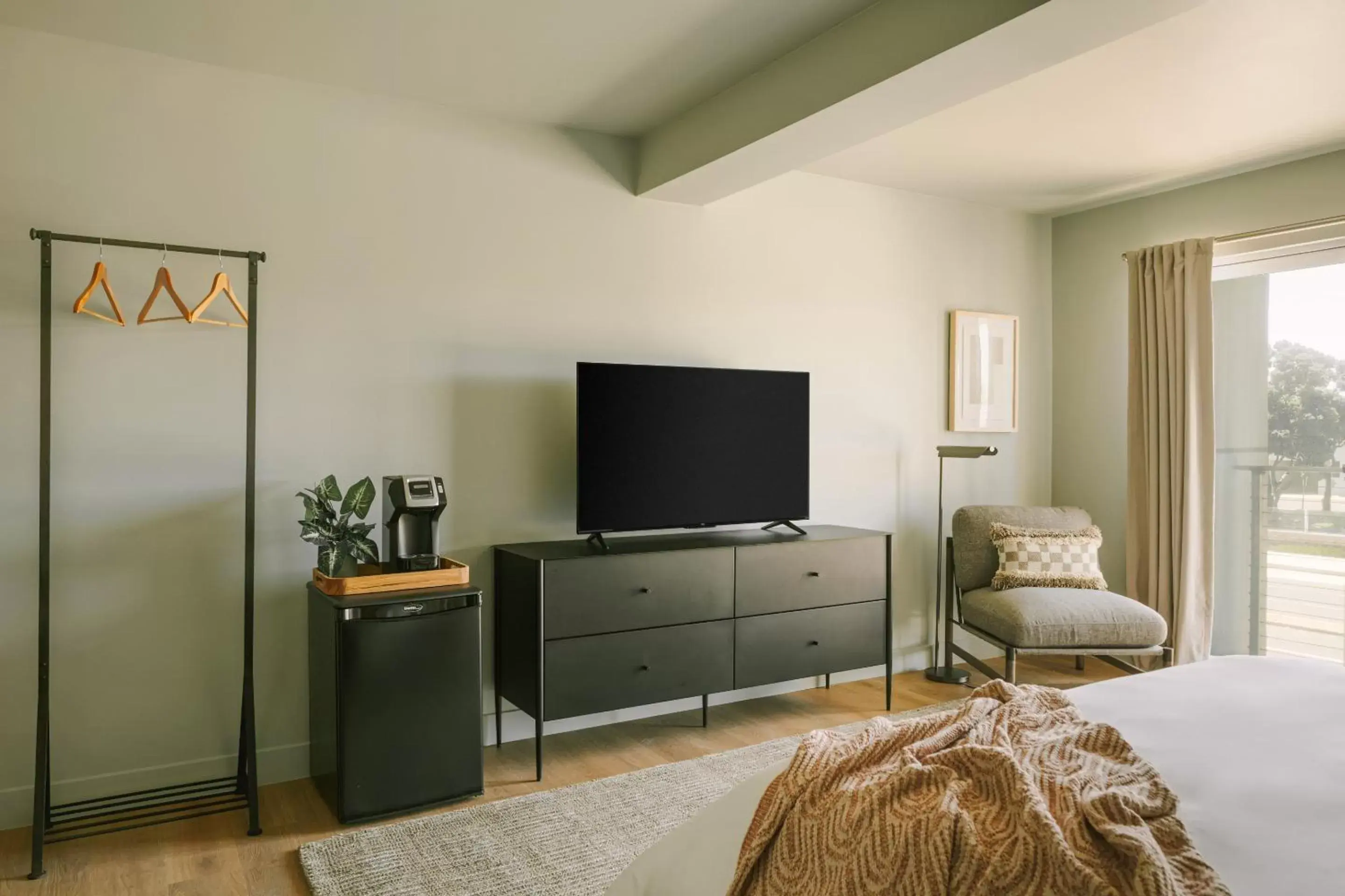 TV/Entertainment Center in Sonder Solarena