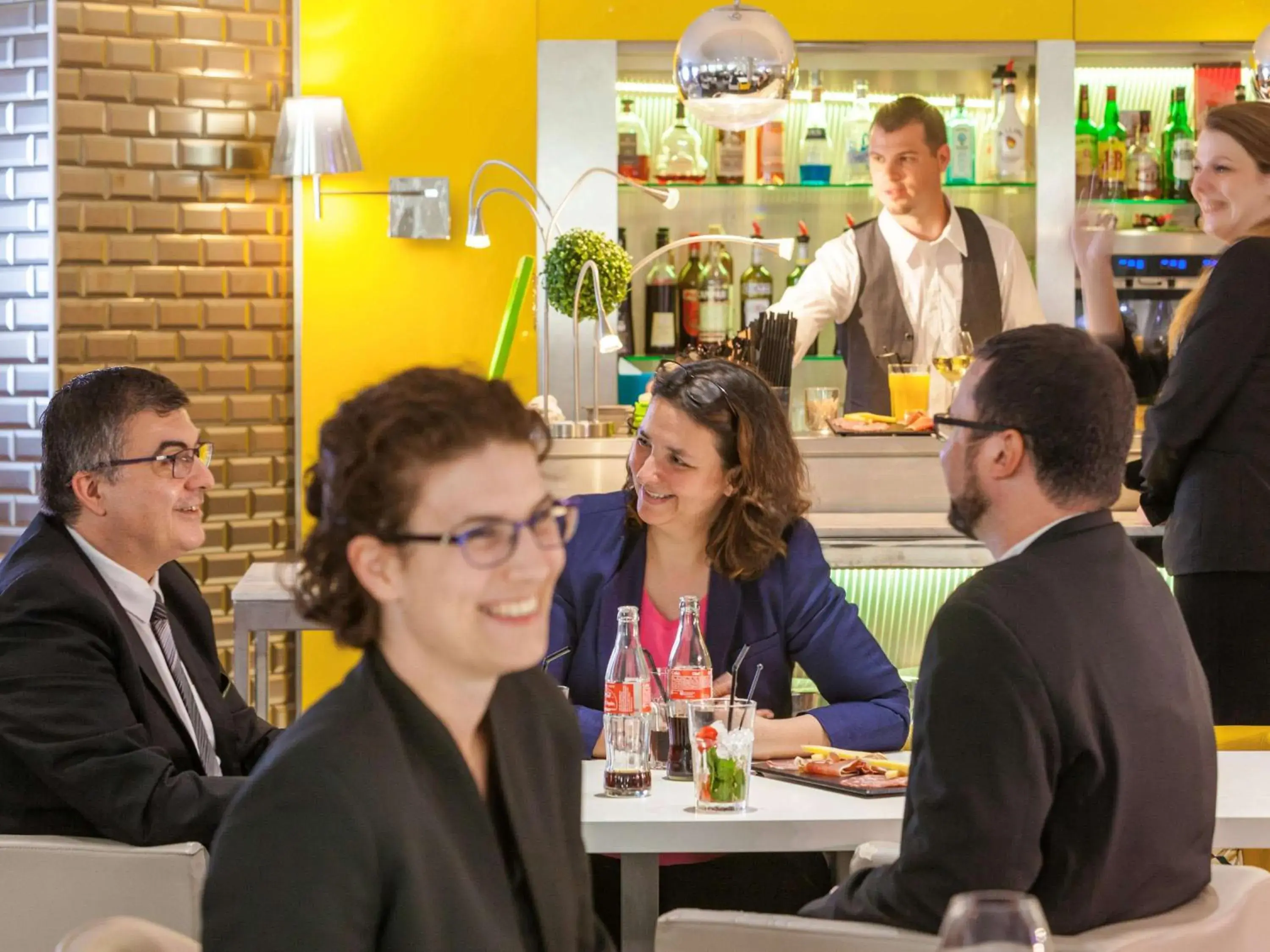Restaurant/places to eat in Mercure Paris Massy Gare TGV