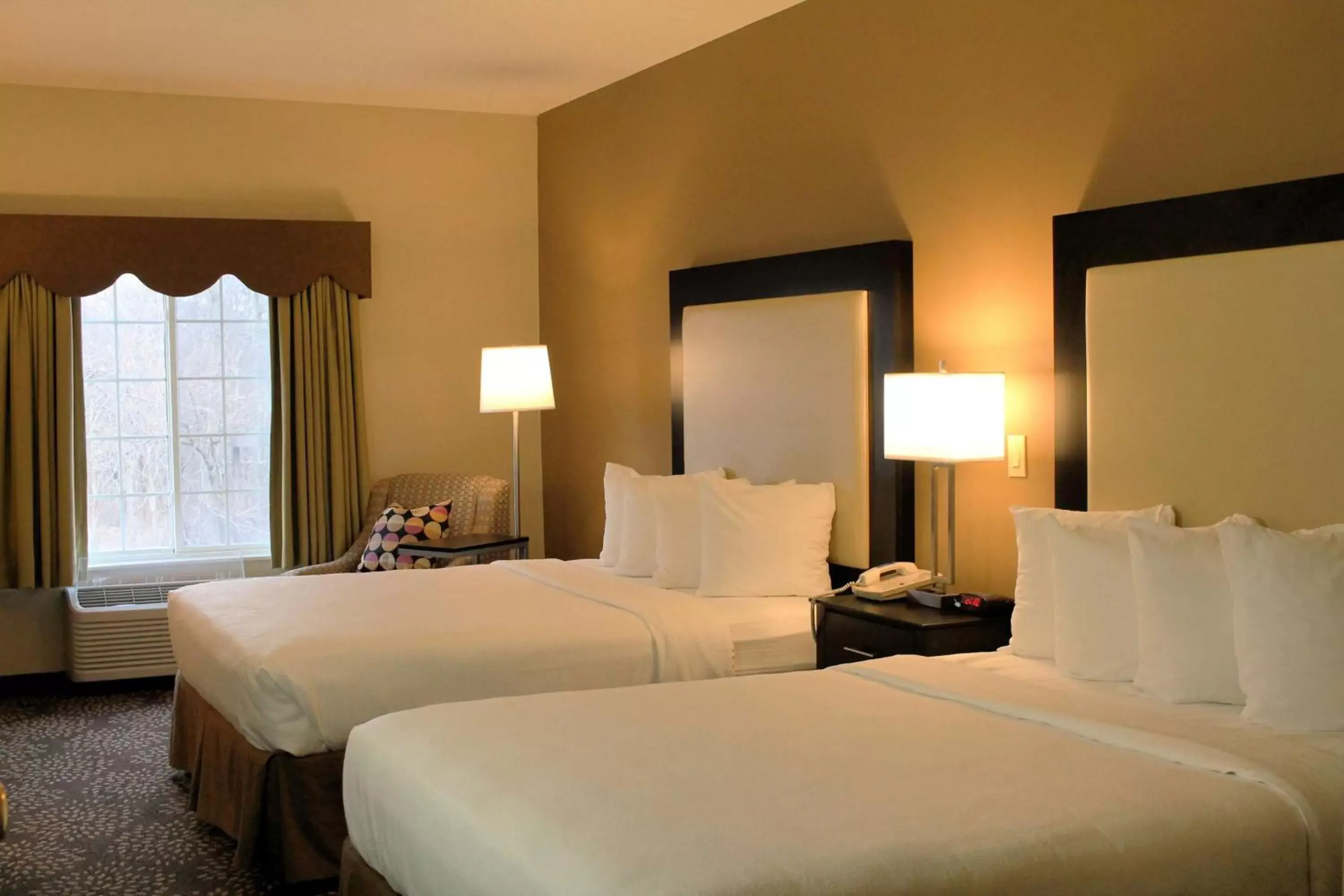 Photo of the whole room, Bed in Best Western Plus Des Moines West Inn & Suites