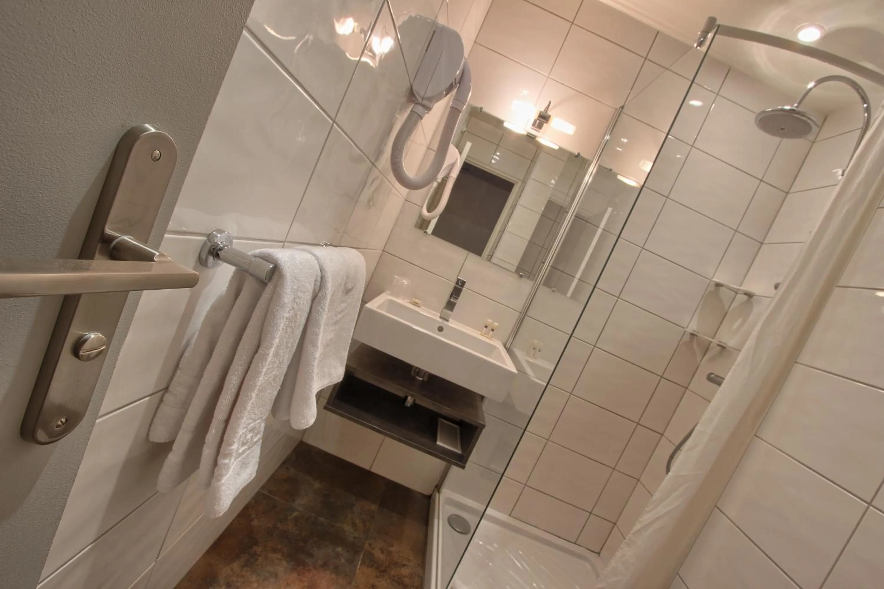 Bathroom in Timhotel Boulogne Rives de Seine