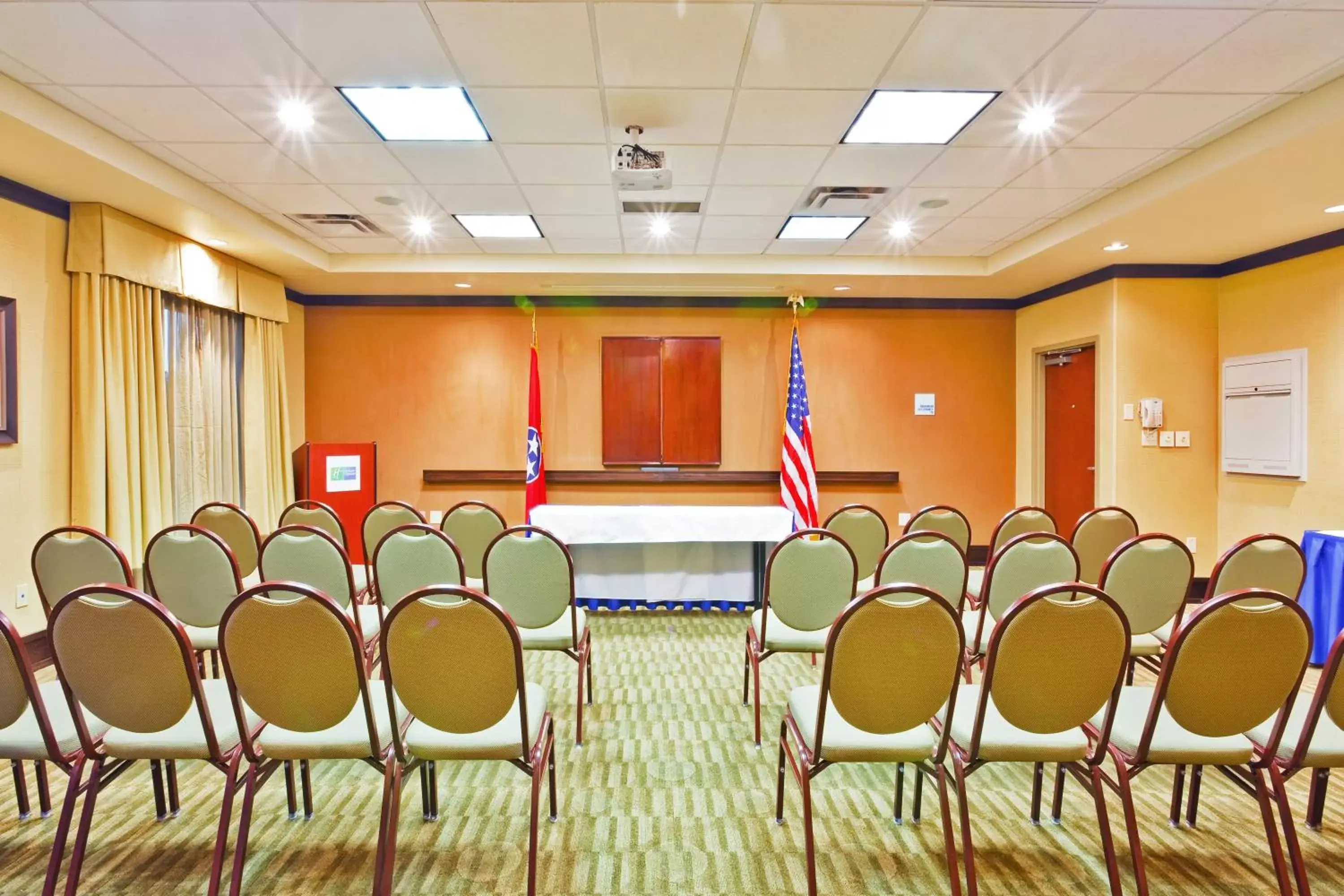 Meeting/conference room in Holiday Inn Express Hotel & Suites Ooltewah Springs - Chattanooga, an IHG Hotel