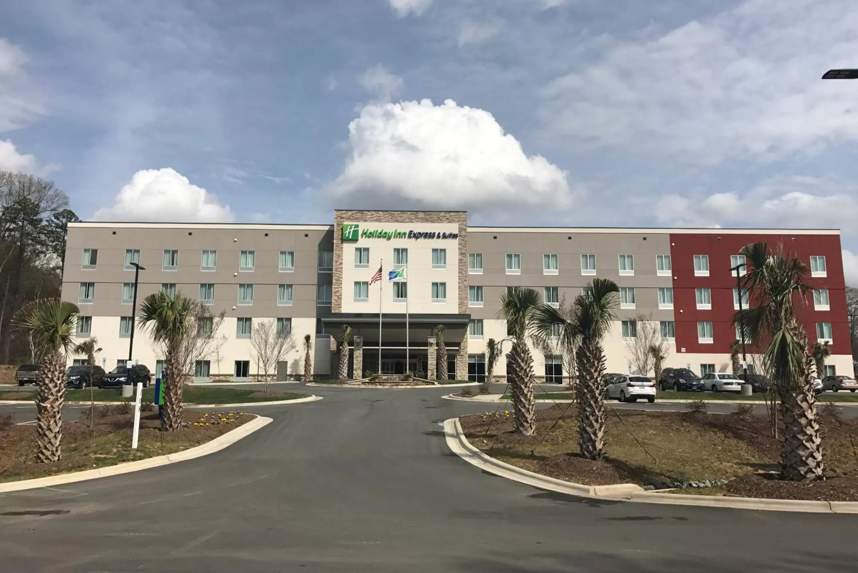Property Building in Holiday Inn Express & Suites - Charlotte Airport, an IHG Hotel