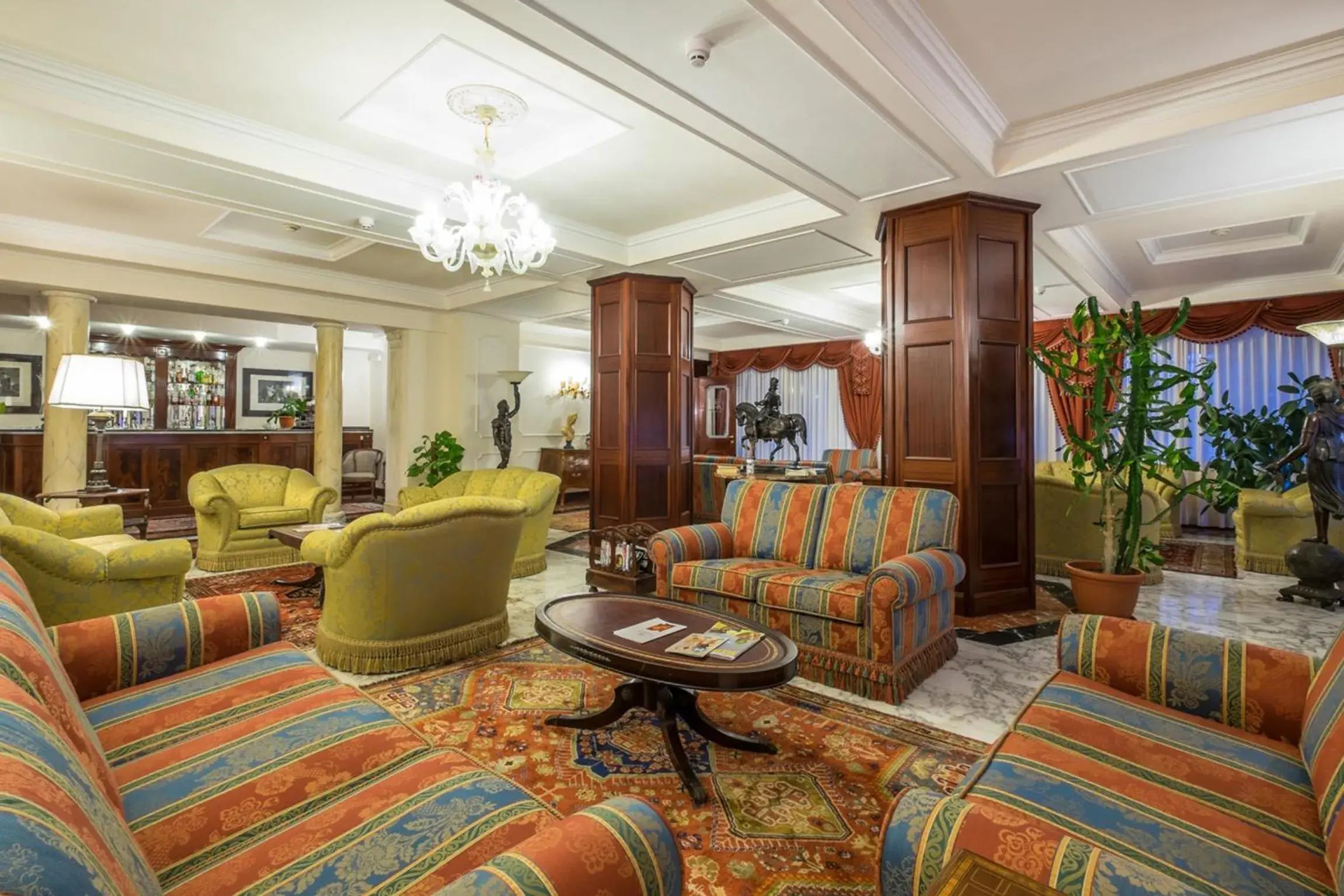 Lounge or bar, Lobby/Reception in Hotel Royal